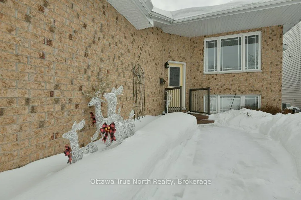 Photo 4 of 94 Thomas Street S, Arnprior — HOMEH