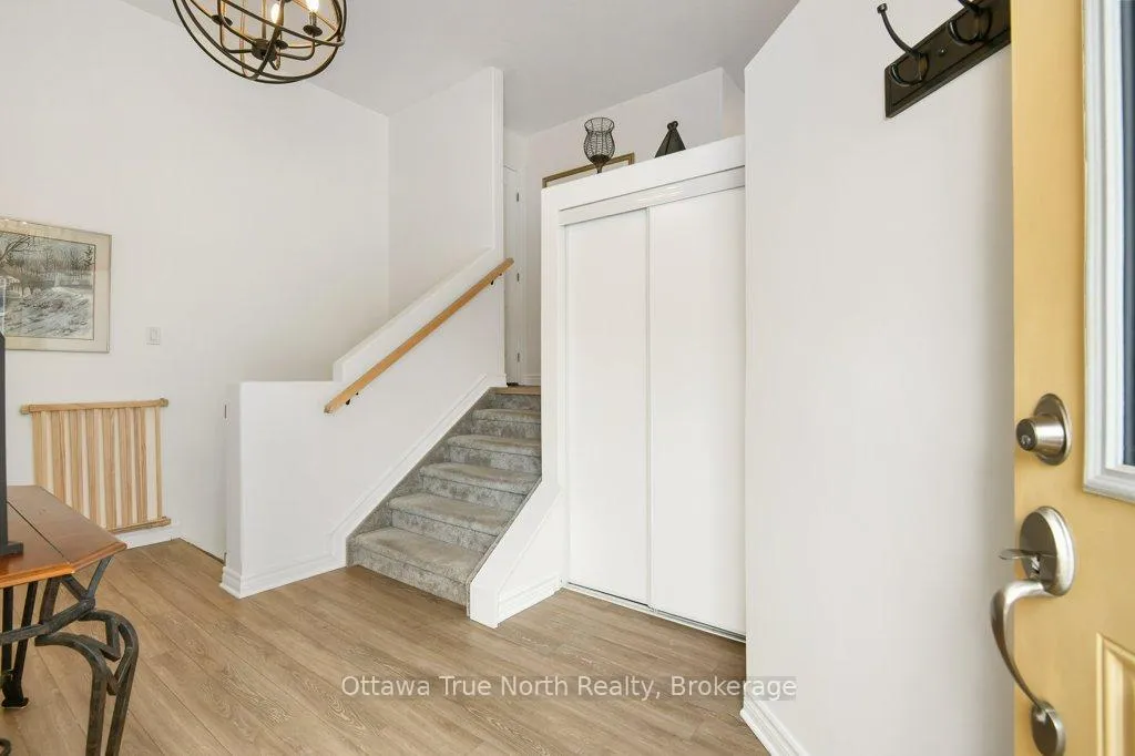 Photo 5 of 94 Thomas Street S, Arnprior — HOMEH