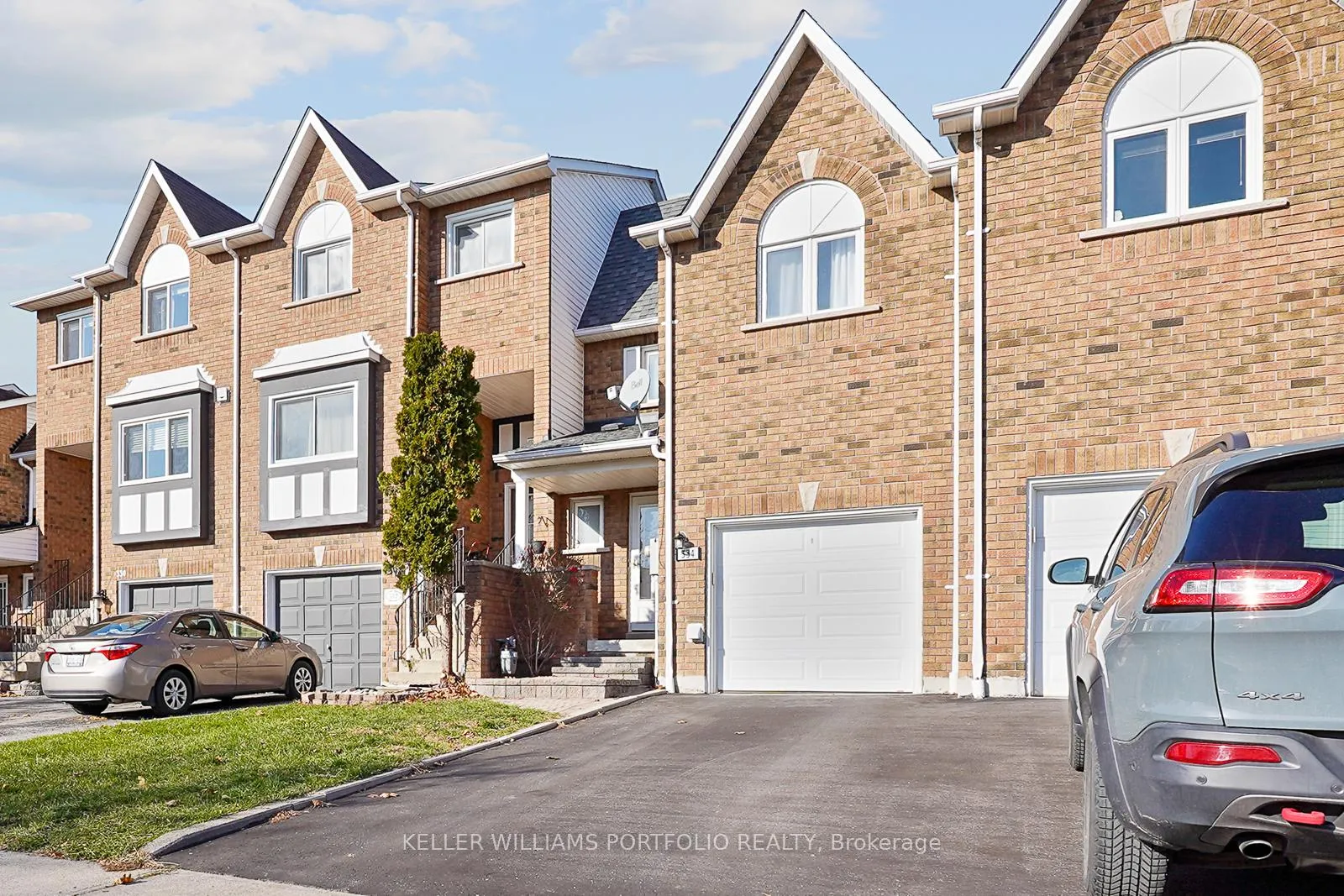 Photo 3 of 334 Sparrow Circle, Pickering, Highbush — HOMEH