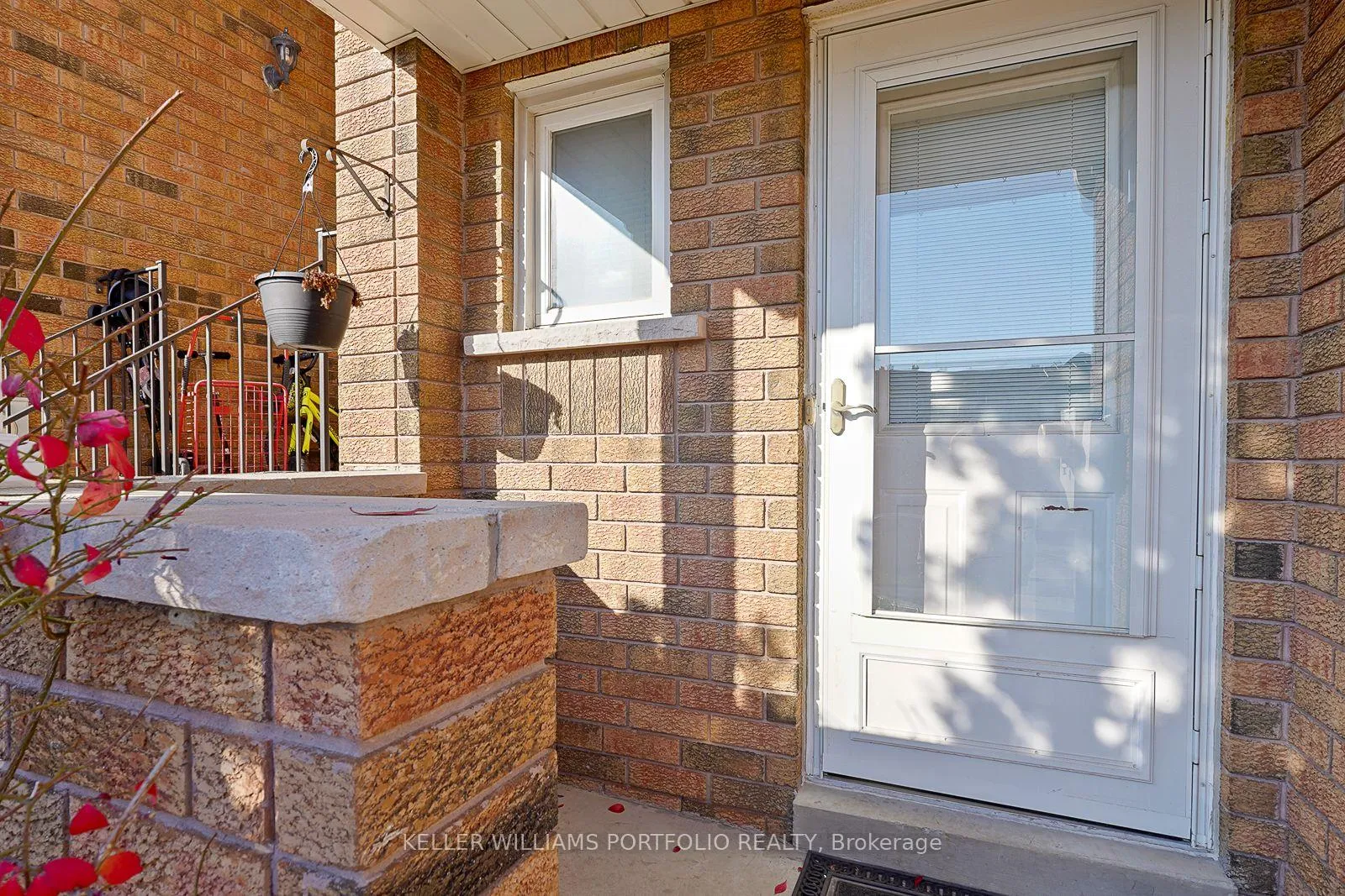 Photo 6 of 334 Sparrow Circle, Pickering, Highbush — HOMEH