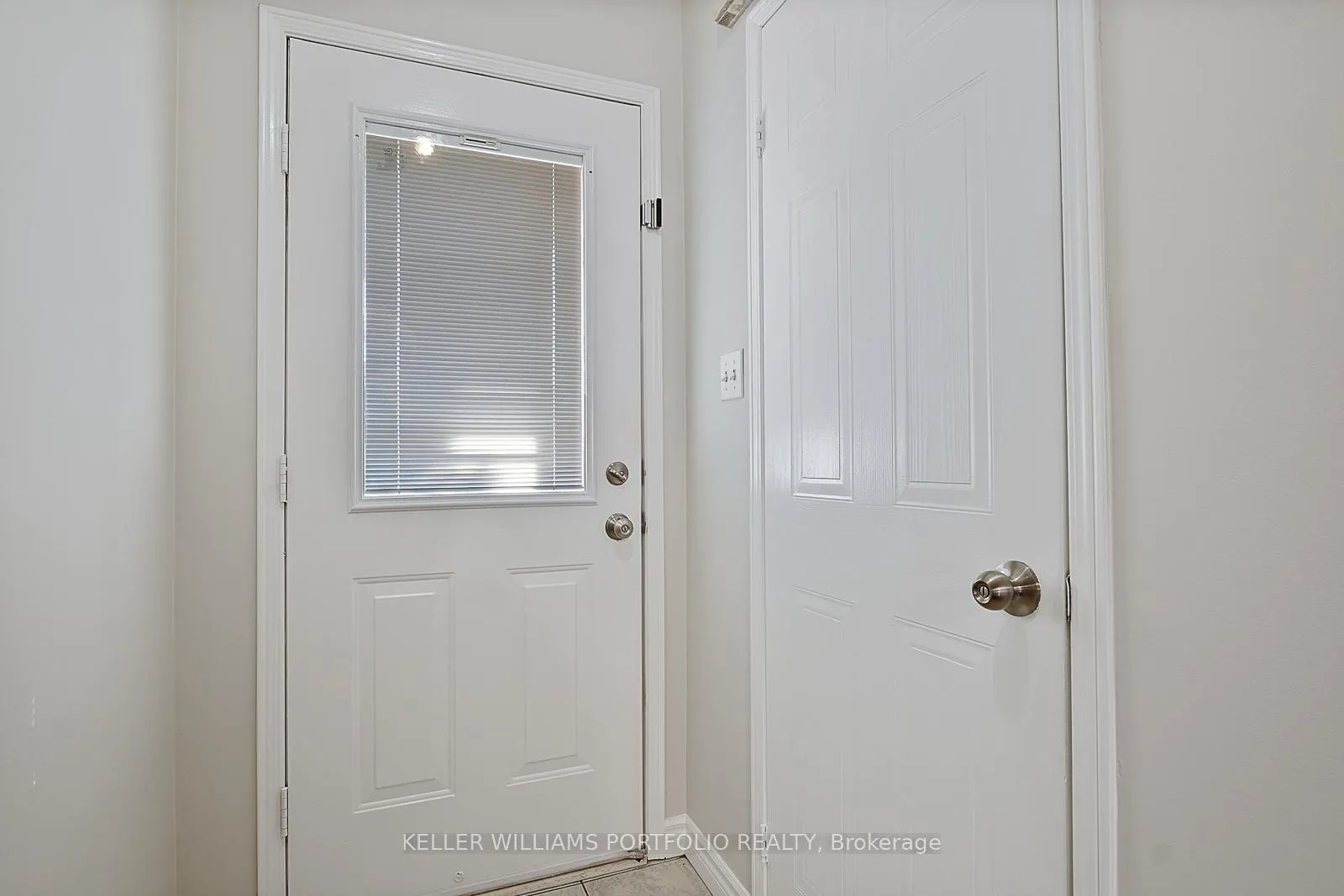 Photo 8 of 334 Sparrow Circle, Pickering, Highbush — HOMEH
