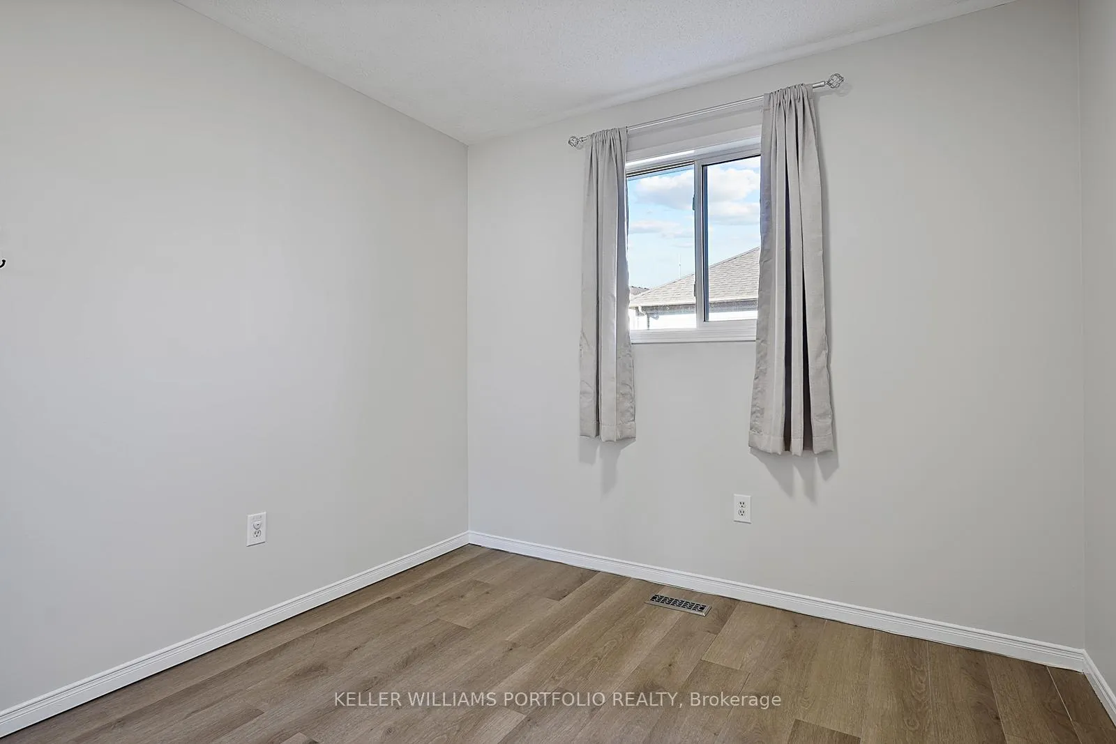 Photo 25 of 334 Sparrow Circle, Pickering, Highbush — HOMEH