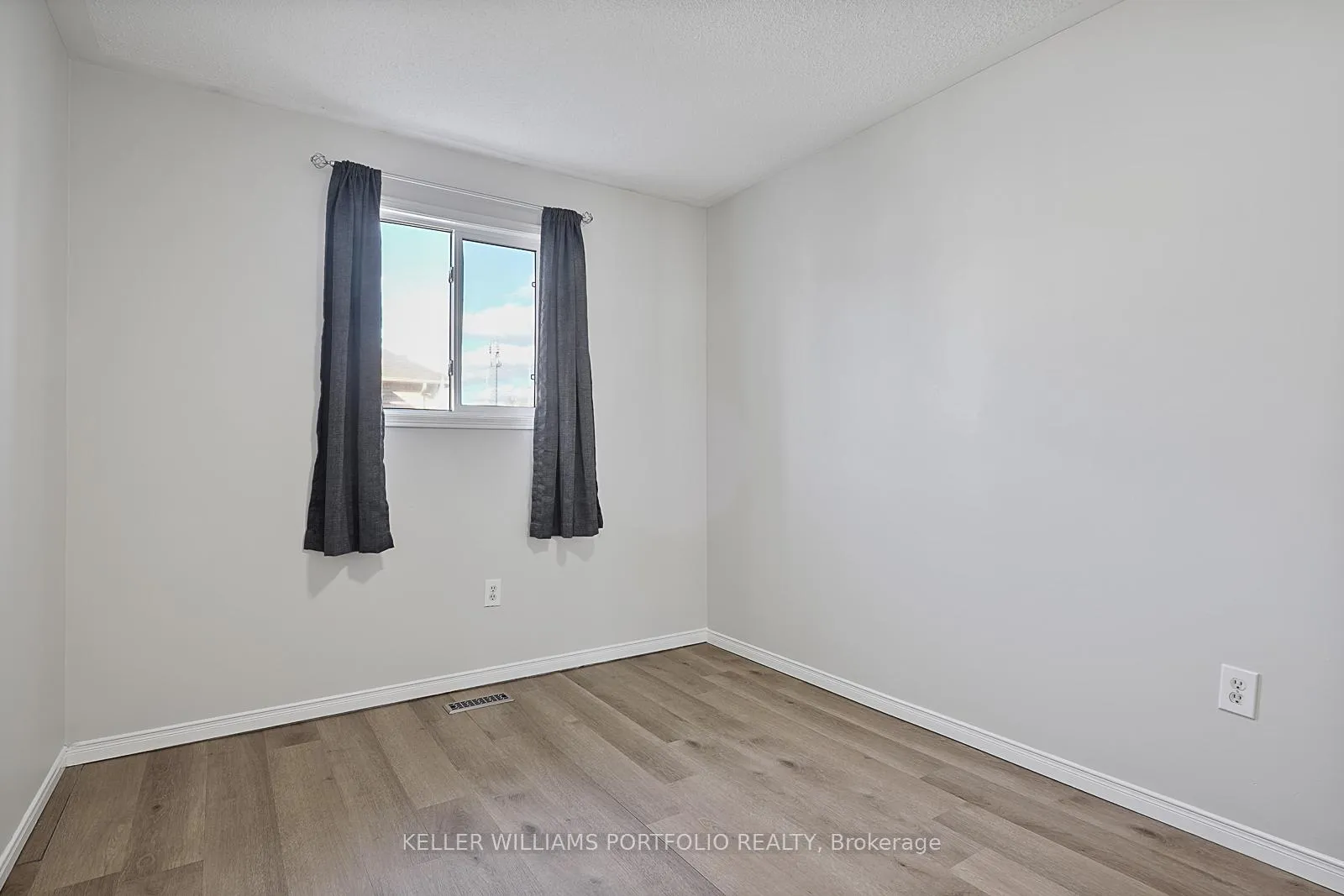 Photo 28 of 334 Sparrow Circle, Pickering, Highbush — HOMEH