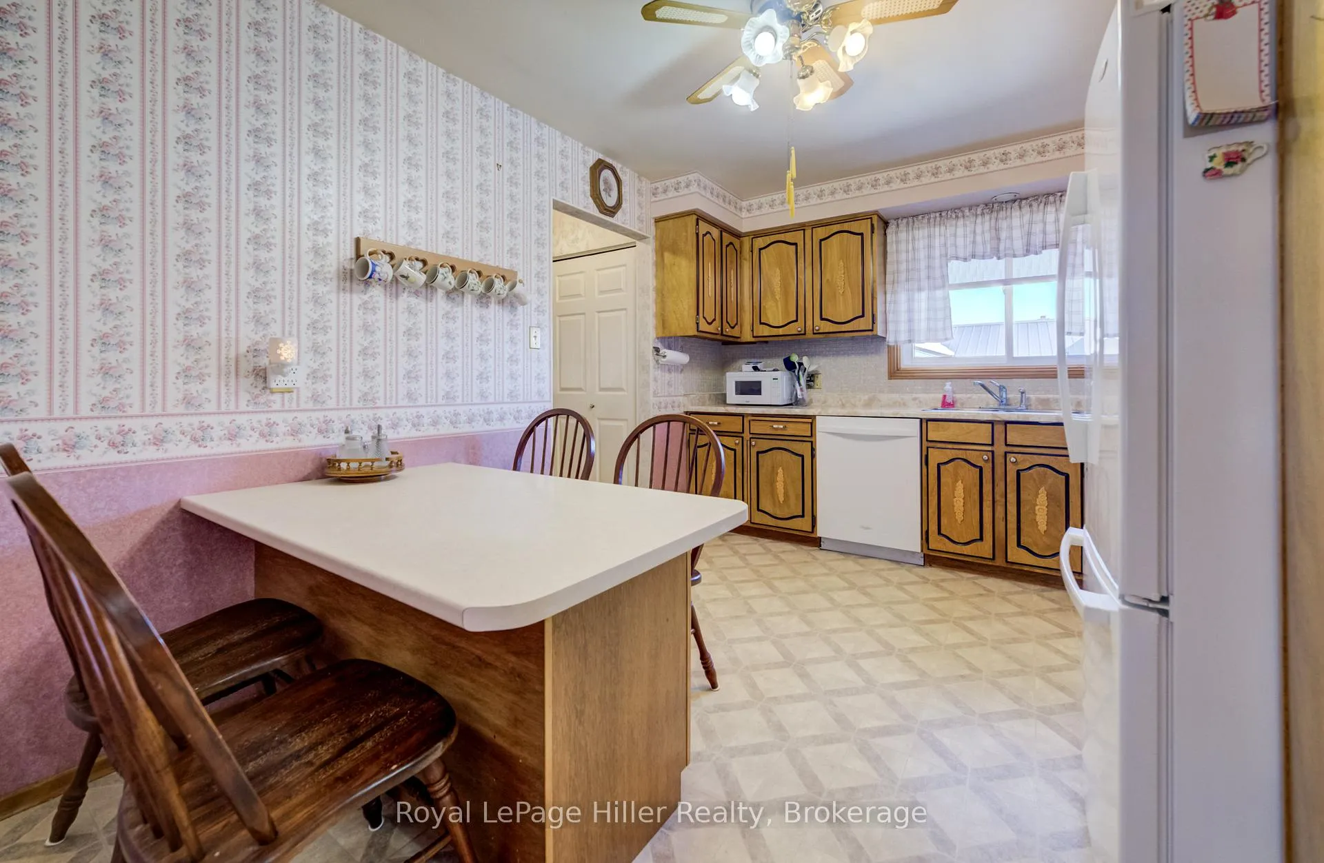Photo 11 of 165 Lightbourne Avenue, Stratford — HOMEH