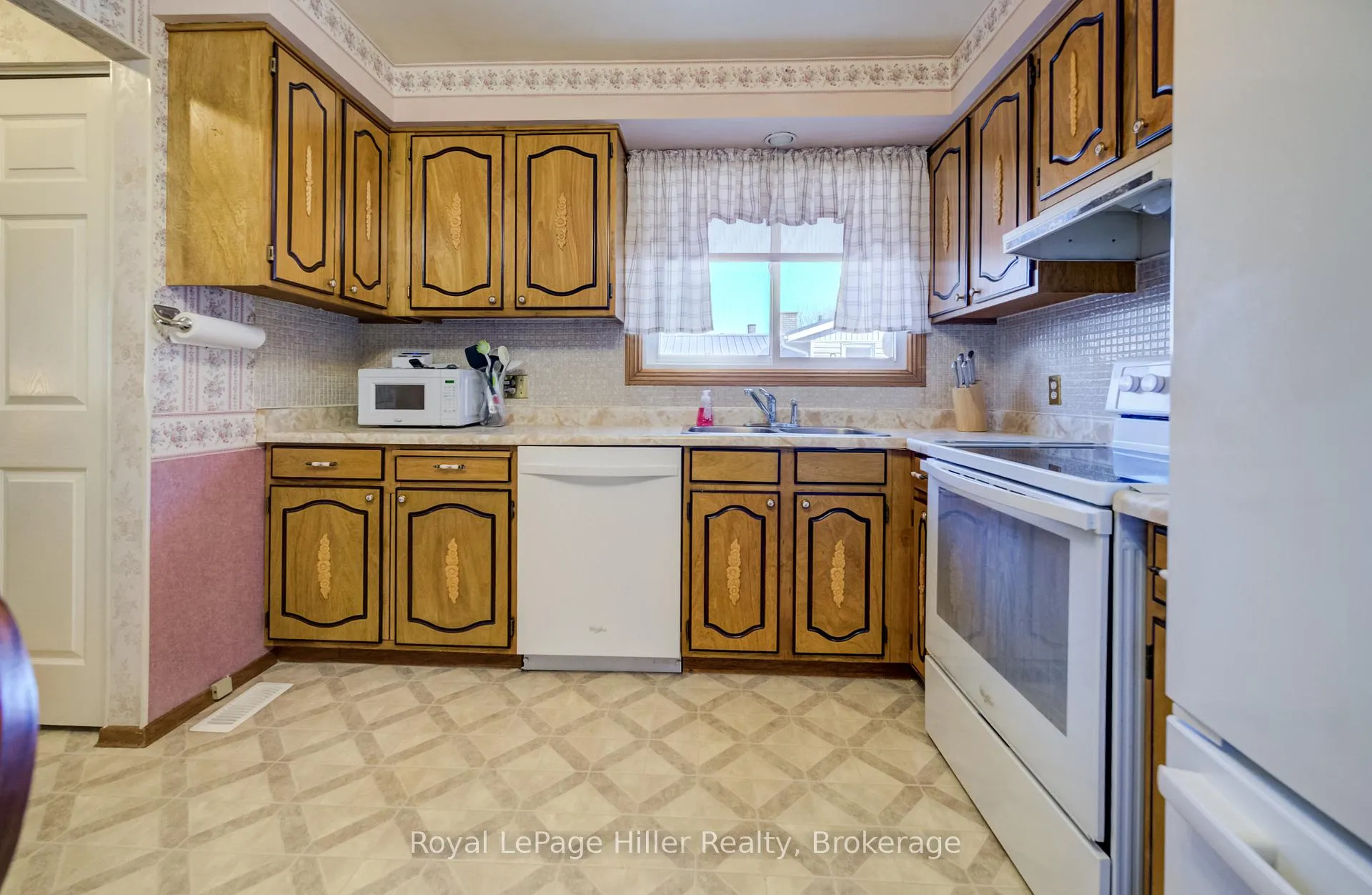 Photo 12 of 165 Lightbourne Avenue, Stratford — HOMEH