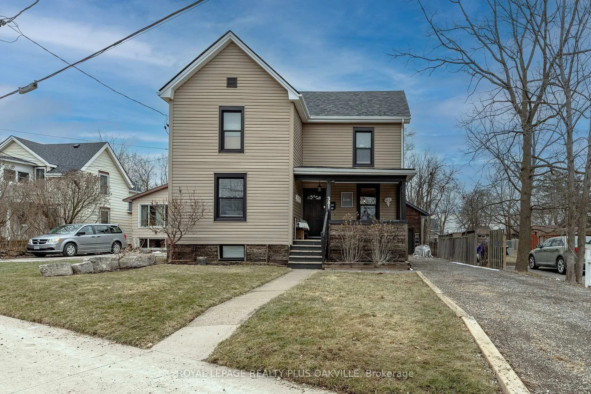 Front of 381 Elizabeth Street