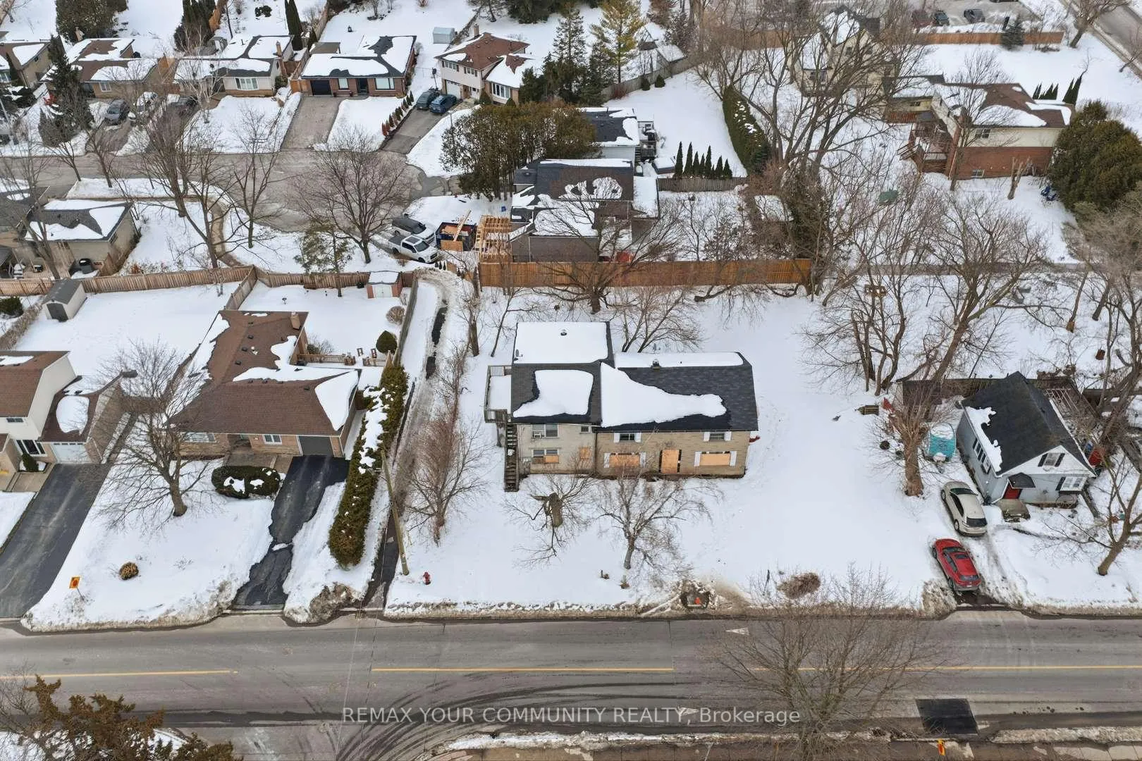 Photo 4 of 33 Walton Drive, Aurora, Aurora Village — HOMEH