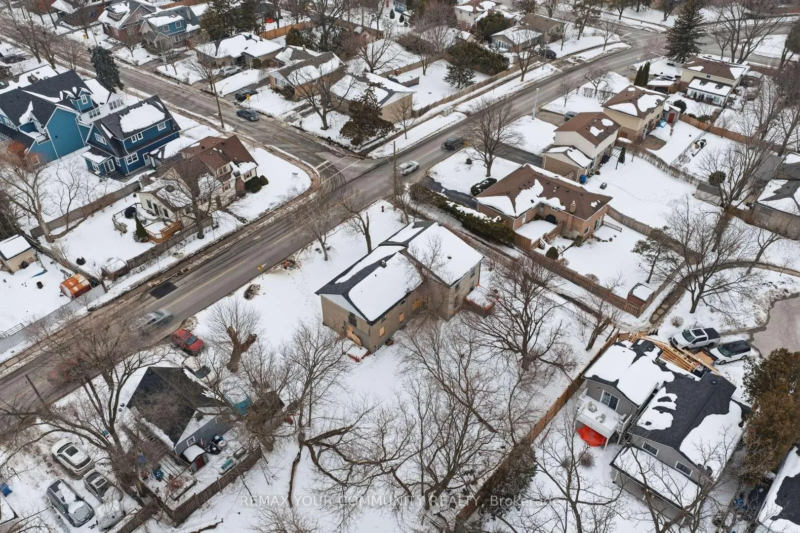 Photo 7 of 33 Walton Drive, Aurora, Aurora Village — HOMEH