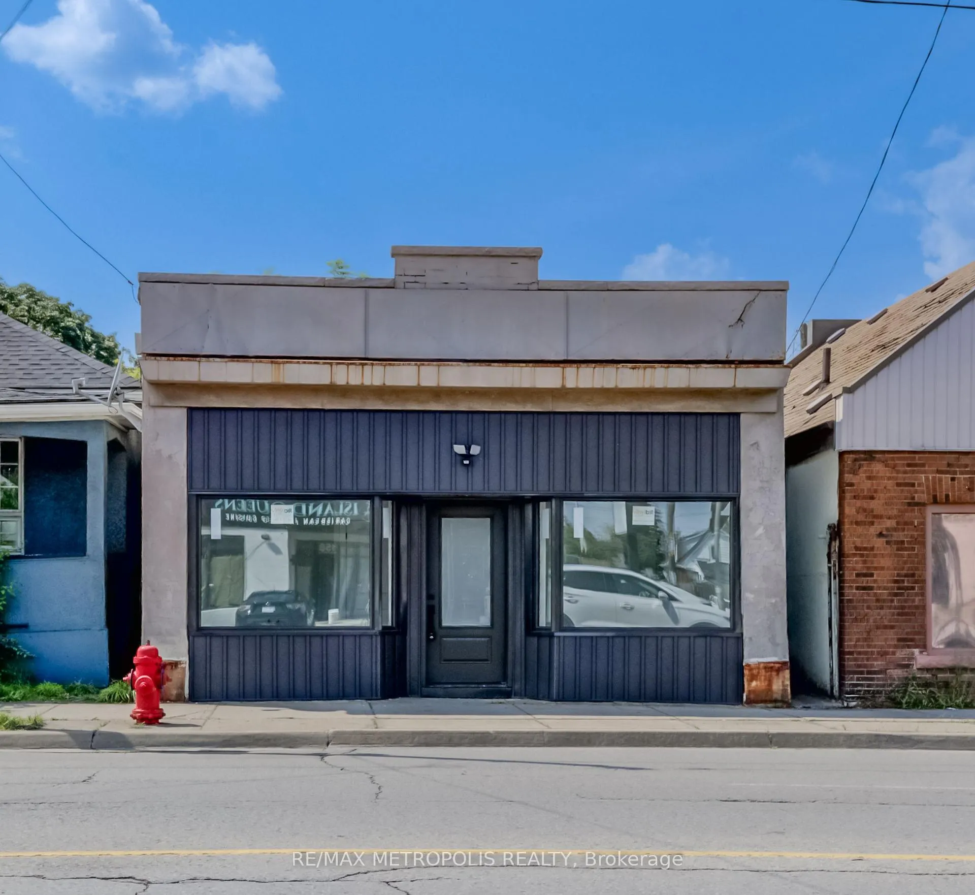 Front of 161 Kenilworth Avenue N