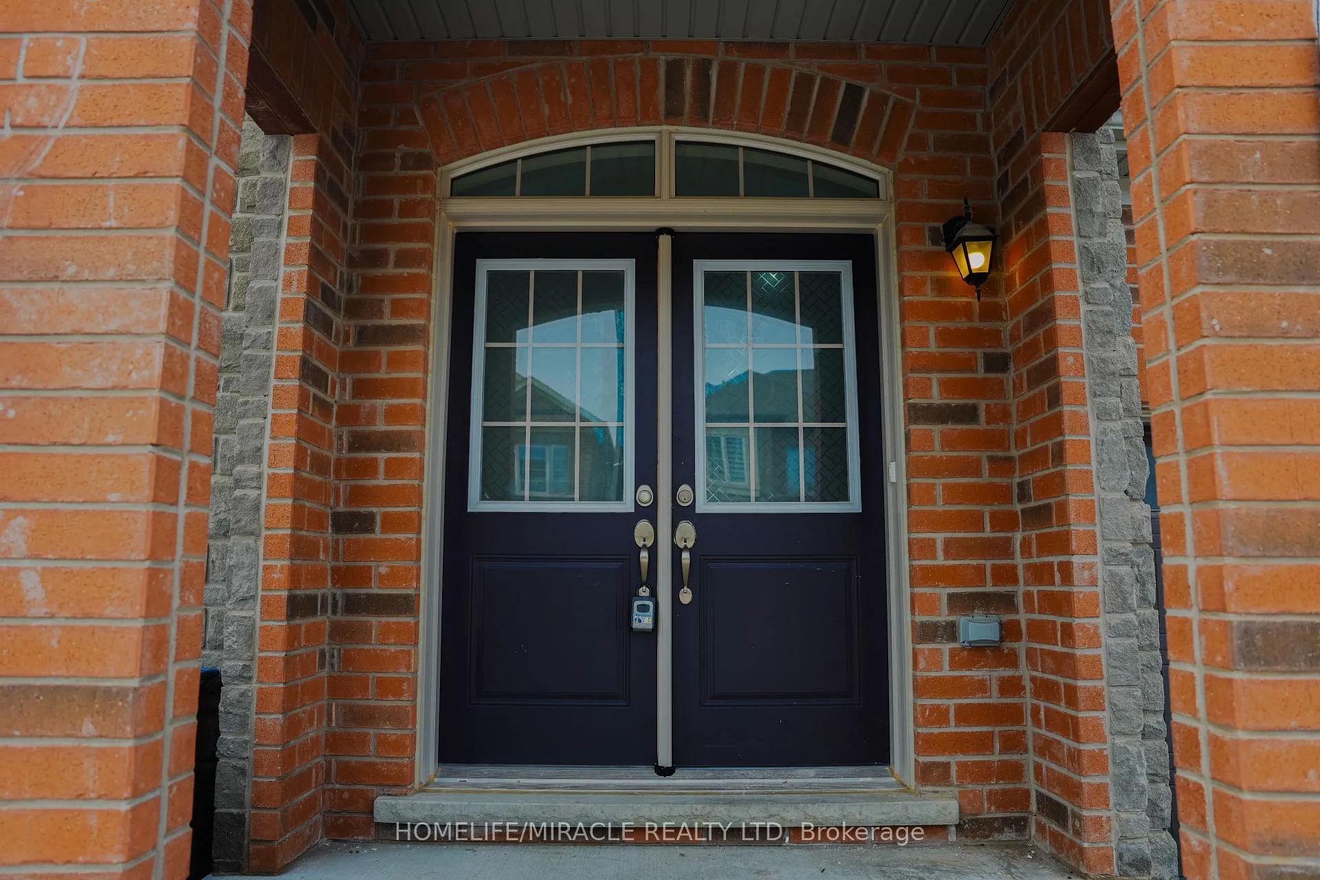 Photo 4 of 18 Truffle Court, Brampton, Northwest Brampton — HOMEH