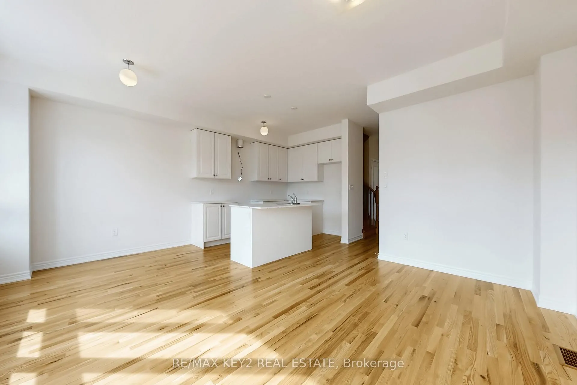 Photo 5 of 2949 Starlight Drive, Pickering, Rural Pickering — HOMEH