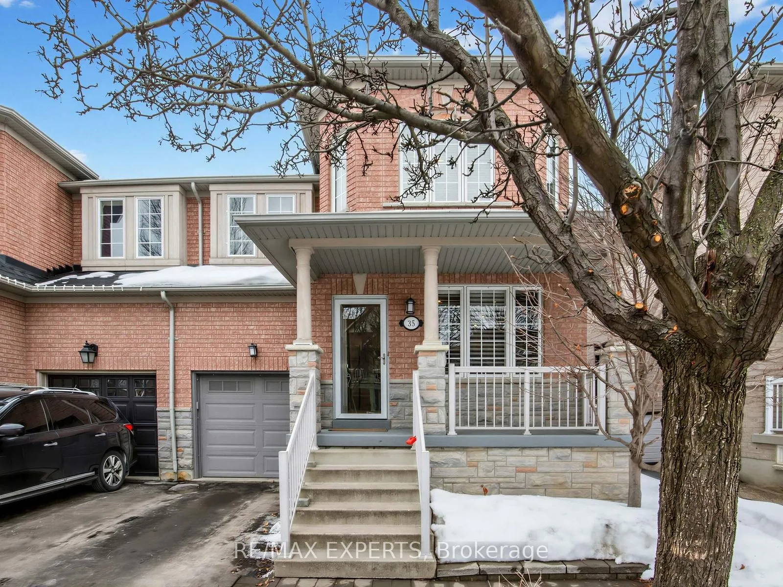 Front of 35 Arundel Drive W