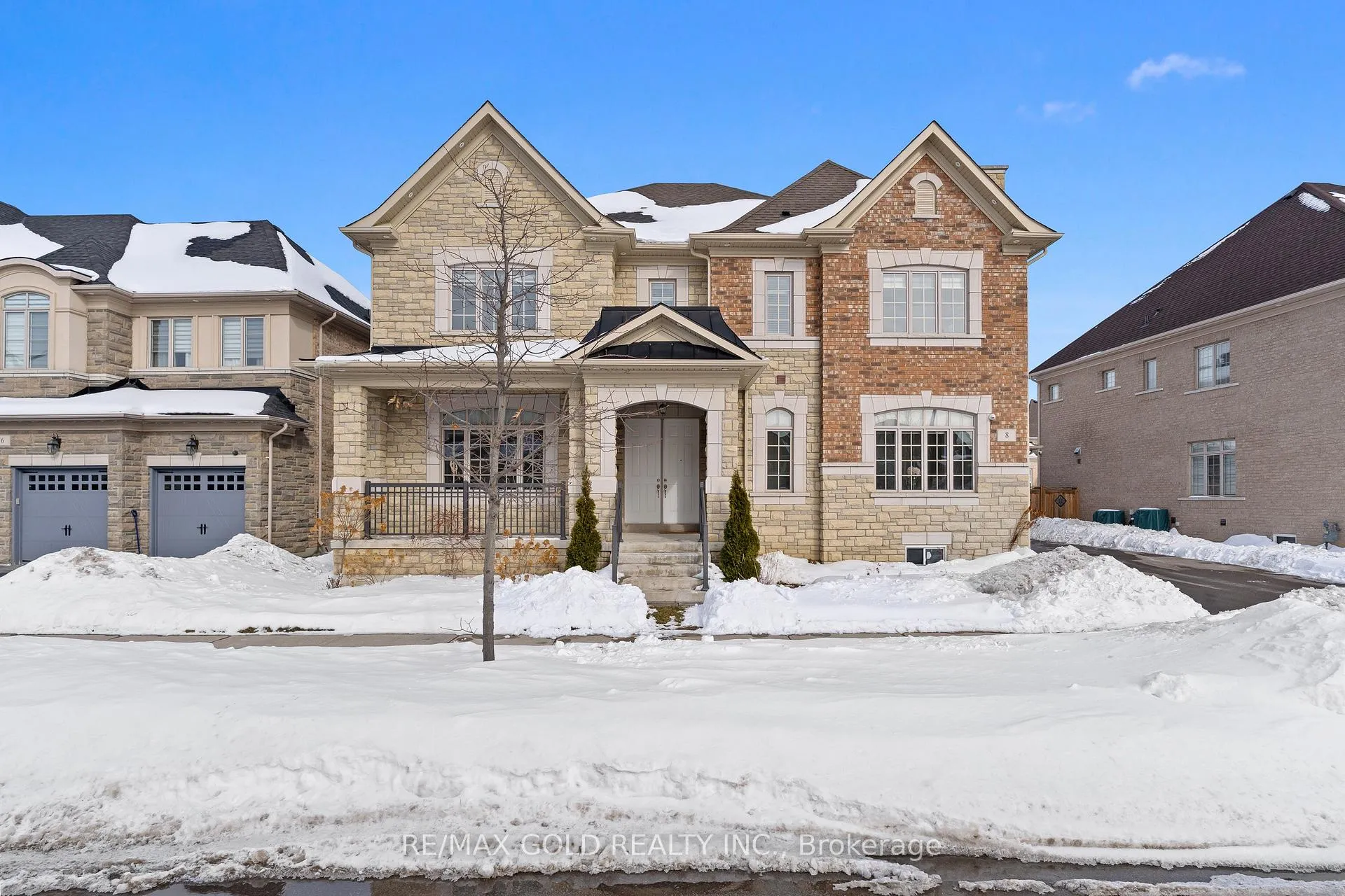 Photo 2 of 8 Markey Court, Brampton, Toronto Gore Rural Estate — HOMEH