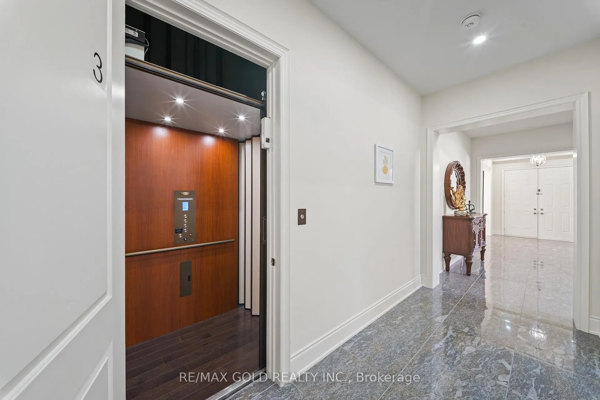 Photo 11 of 8 Markey Court, Brampton, Toronto Gore Rural Estate — HOMEH