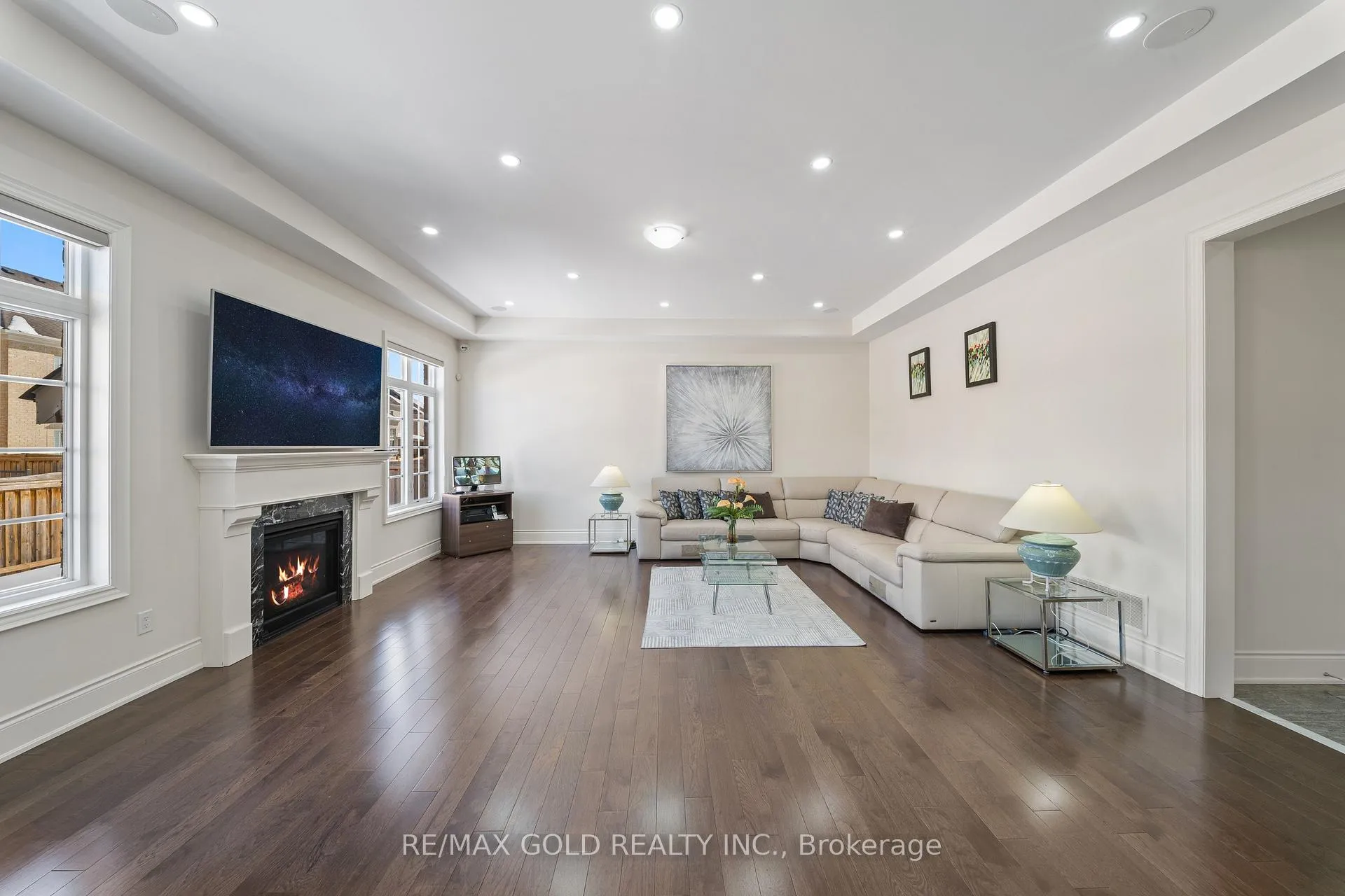 Photo 14 of 8 Markey Court, Brampton, Toronto Gore Rural Estate — HOMEH