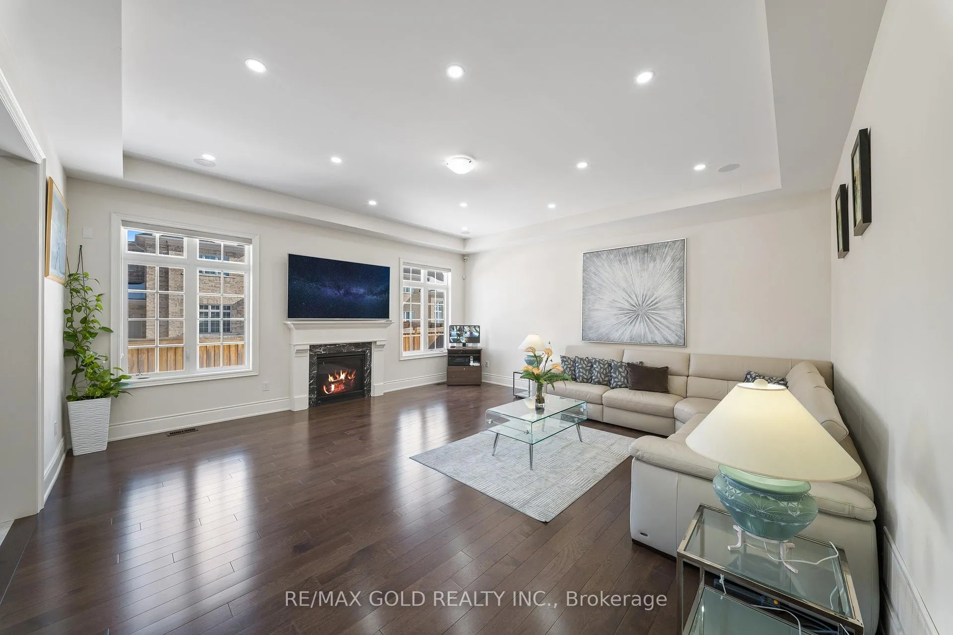 Photo 15 of 8 Markey Court, Brampton, Toronto Gore Rural Estate — HOMEH