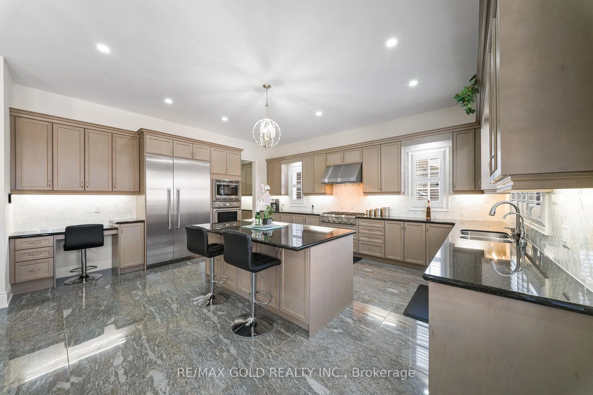 Photo 17 of 8 Markey Court, Brampton, Toronto Gore Rural Estate — HOMEH