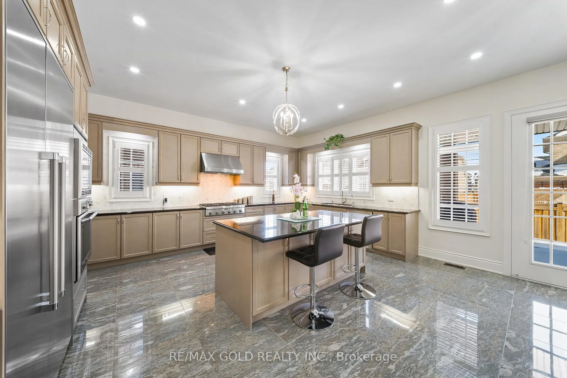 Photo 18 of 8 Markey Court, Brampton, Toronto Gore Rural Estate — HOMEH
