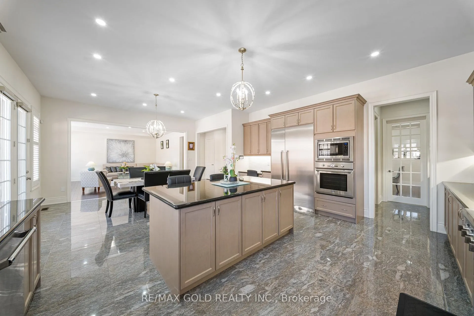 Photo 19 of 8 Markey Court, Brampton, Toronto Gore Rural Estate — HOMEH