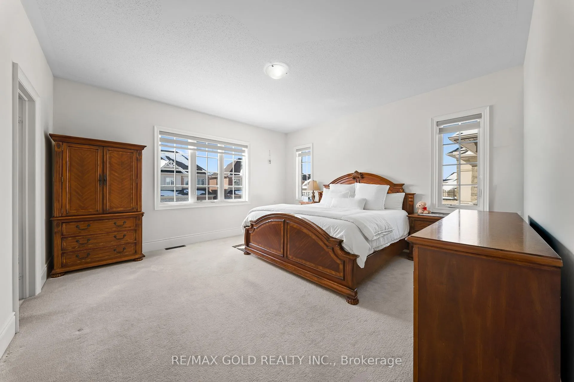 Photo 34 of 8 Markey Court, Brampton, Toronto Gore Rural Estate — HOMEH