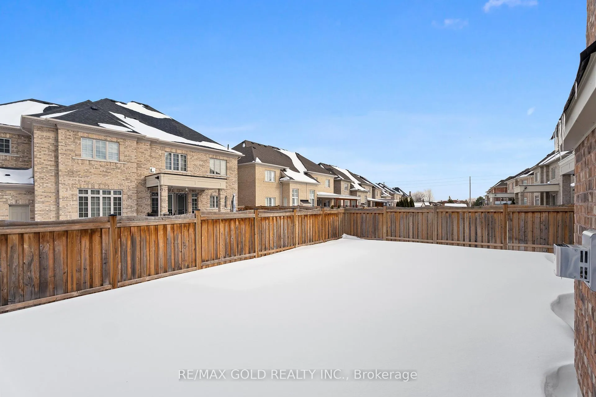 Photo 38 of 8 Markey Court, Brampton, Toronto Gore Rural Estate — HOMEH