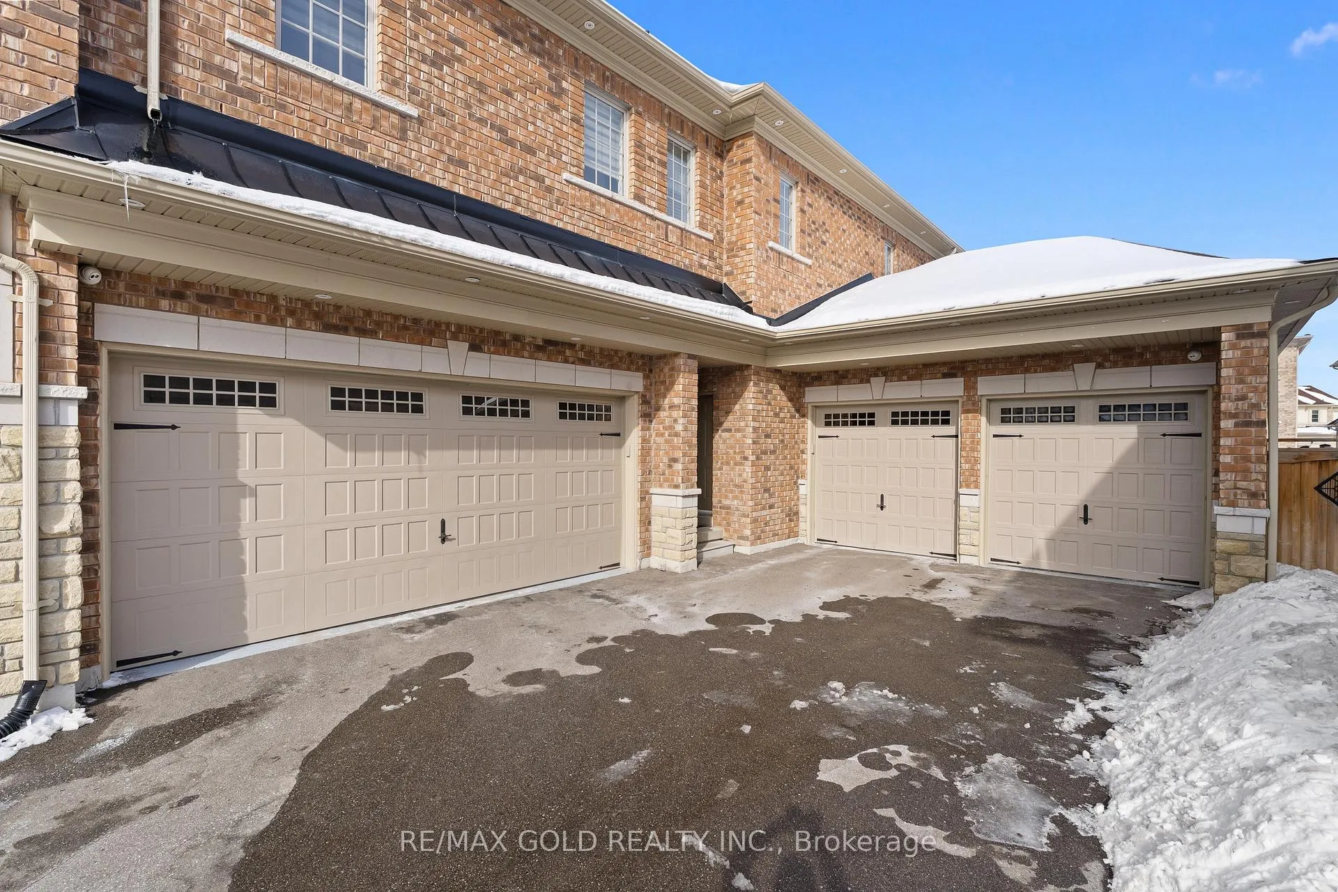 Photo 39 of 8 Markey Court, Brampton, Toronto Gore Rural Estate — HOMEH