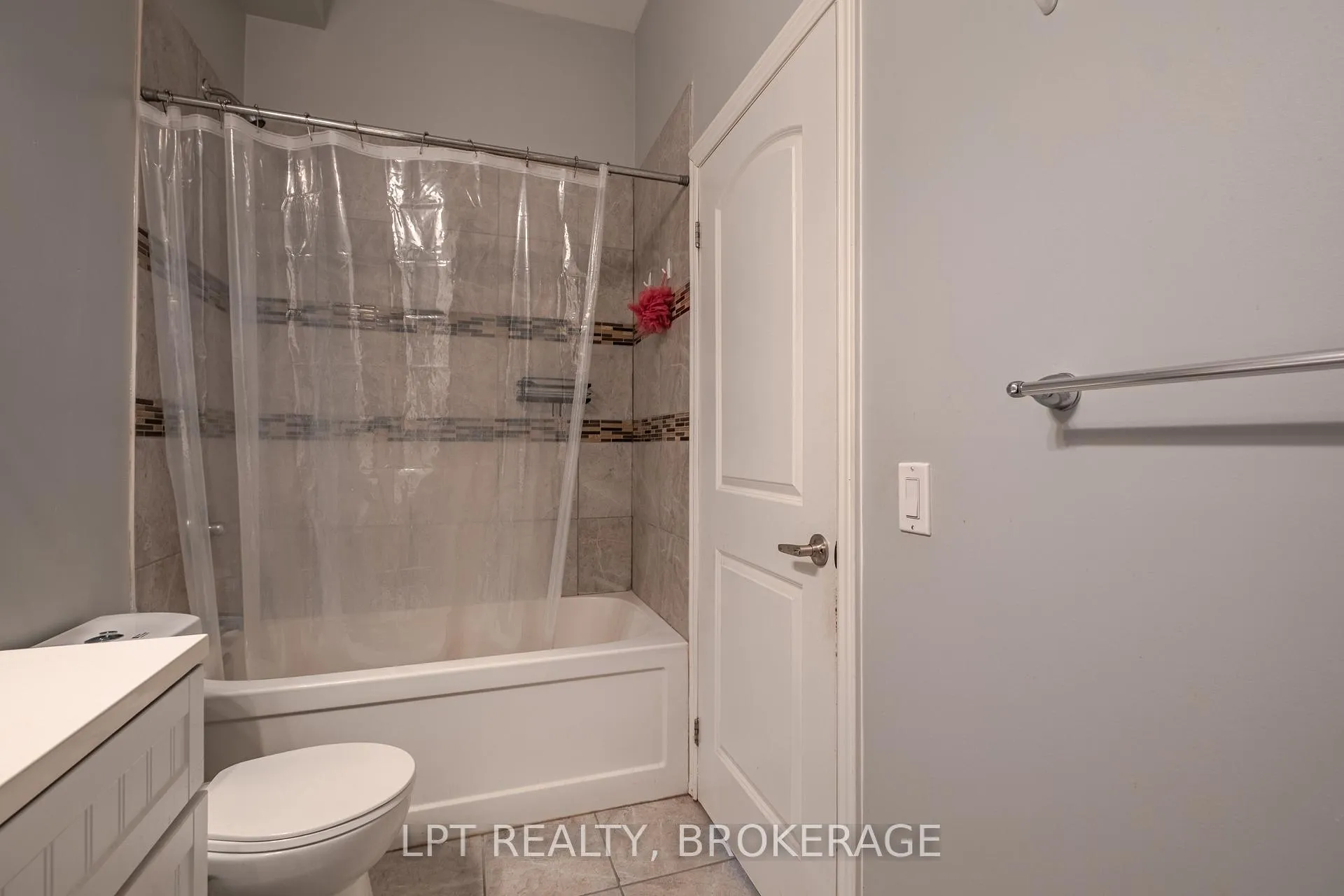 Photo 6 of Unit 303, 630 Princess Street, Kingston, Central City East — HOMEH
