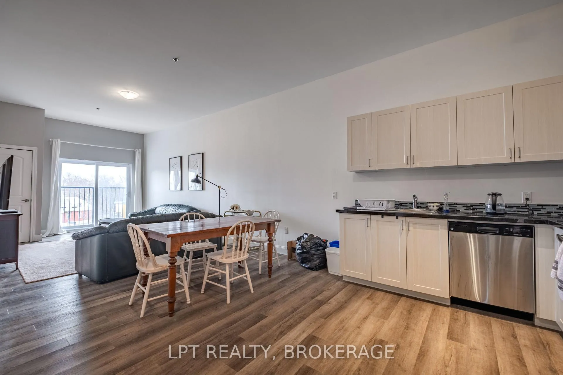 Photo 12 of Unit 303, 630 Princess Street, Kingston, Central City East — HOMEH
