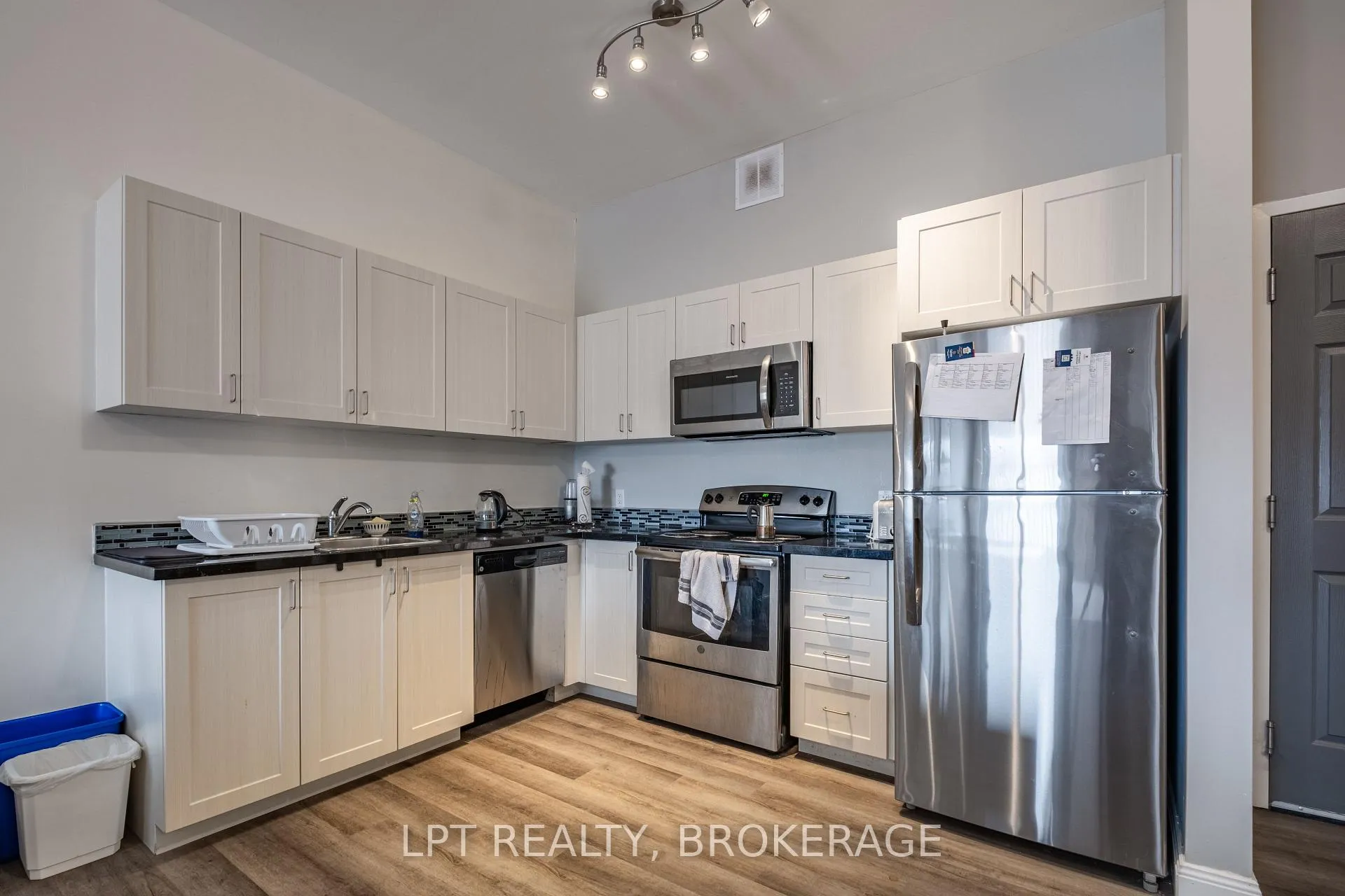 Photo 13 of Unit 303, 630 Princess Street, Kingston, Central City East — HOMEH