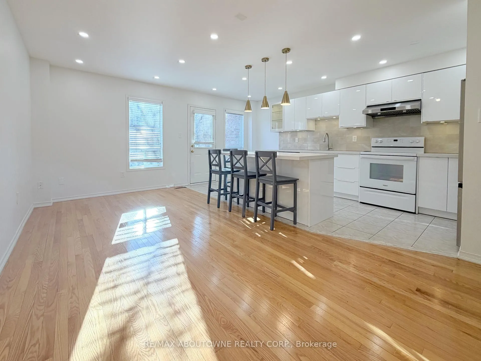 Photo 2 of 1838 Imperial Way, Burlington, Uptown — HOMEH