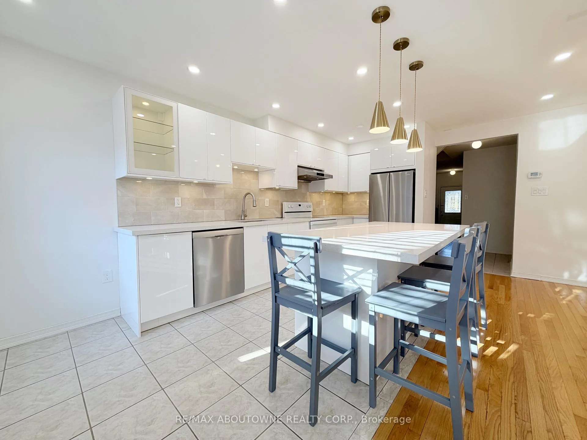 Photo 4 of 1838 Imperial Way, Burlington, Uptown — HOMEH