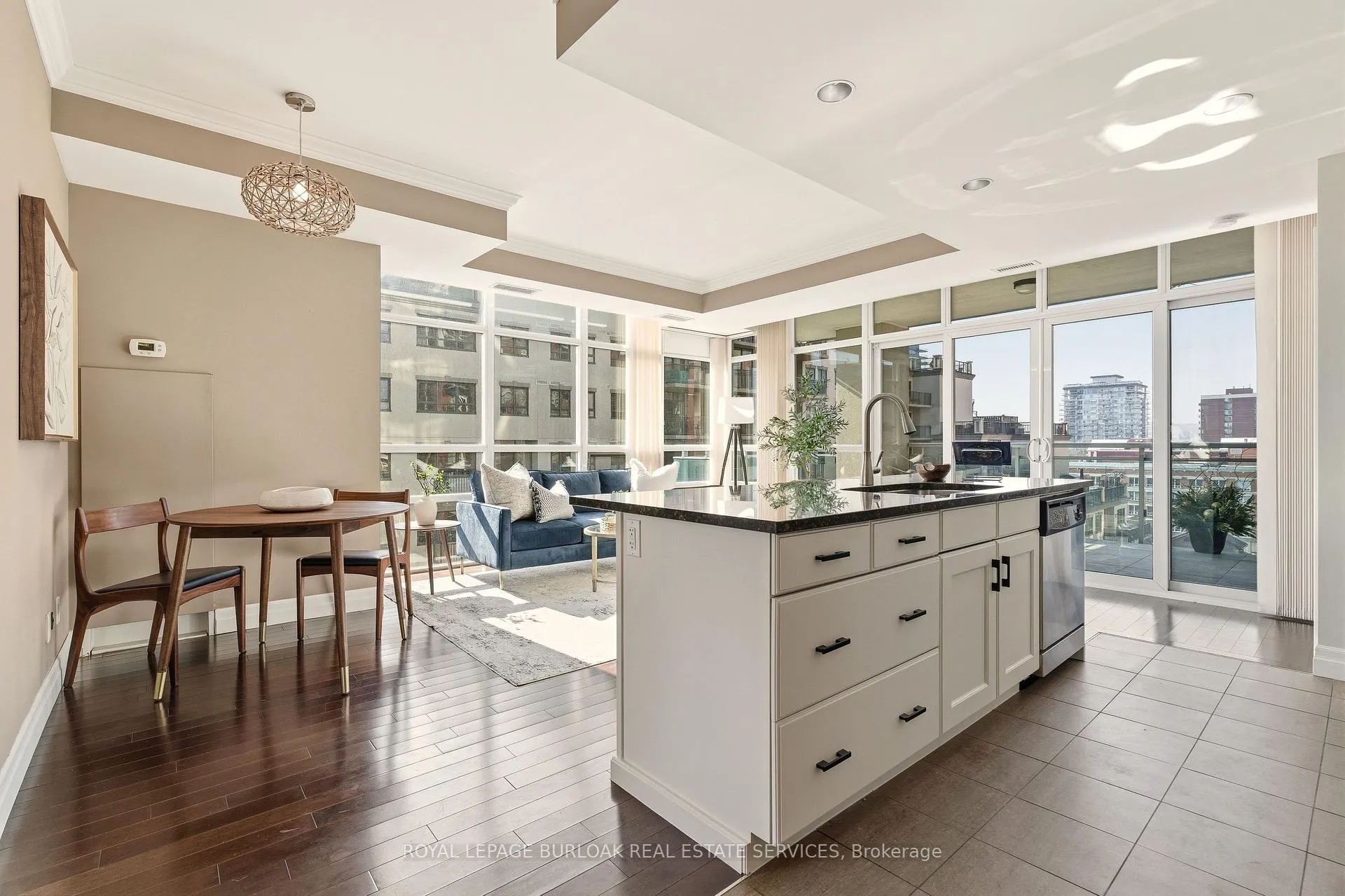 Photo 4 of Unit 804, 360 Pearl Street, Burlington, Brant — HOMEH