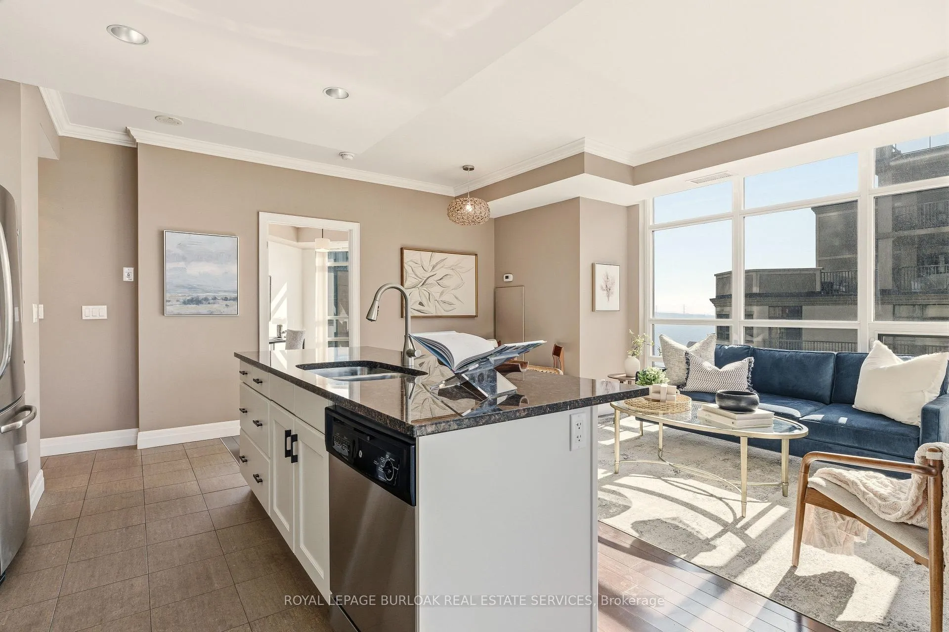 Photo 5 of Unit 804, 360 Pearl Street, Burlington, Brant — HOMEH