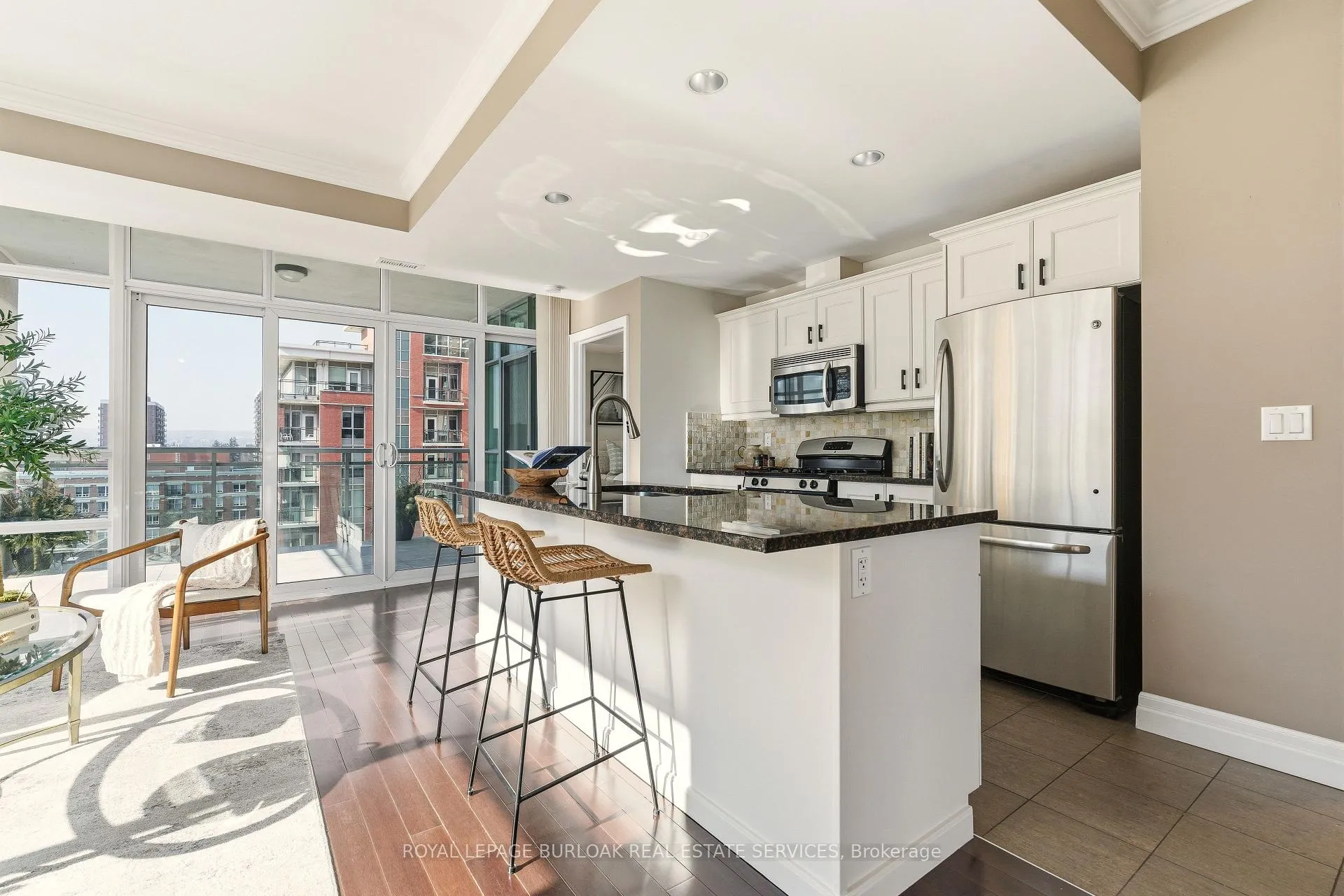 Photo 6 of Unit 804, 360 Pearl Street, Burlington, Brant — HOMEH