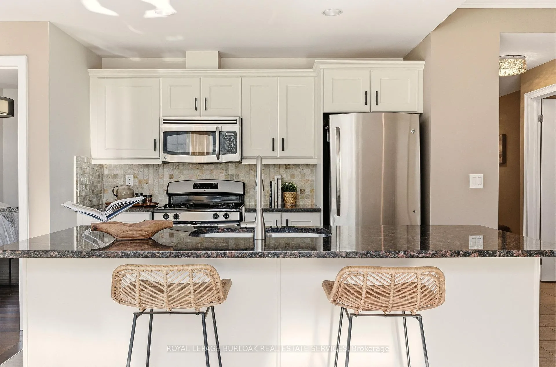 Photo 7 of Unit 804, 360 Pearl Street, Burlington, Brant — HOMEH