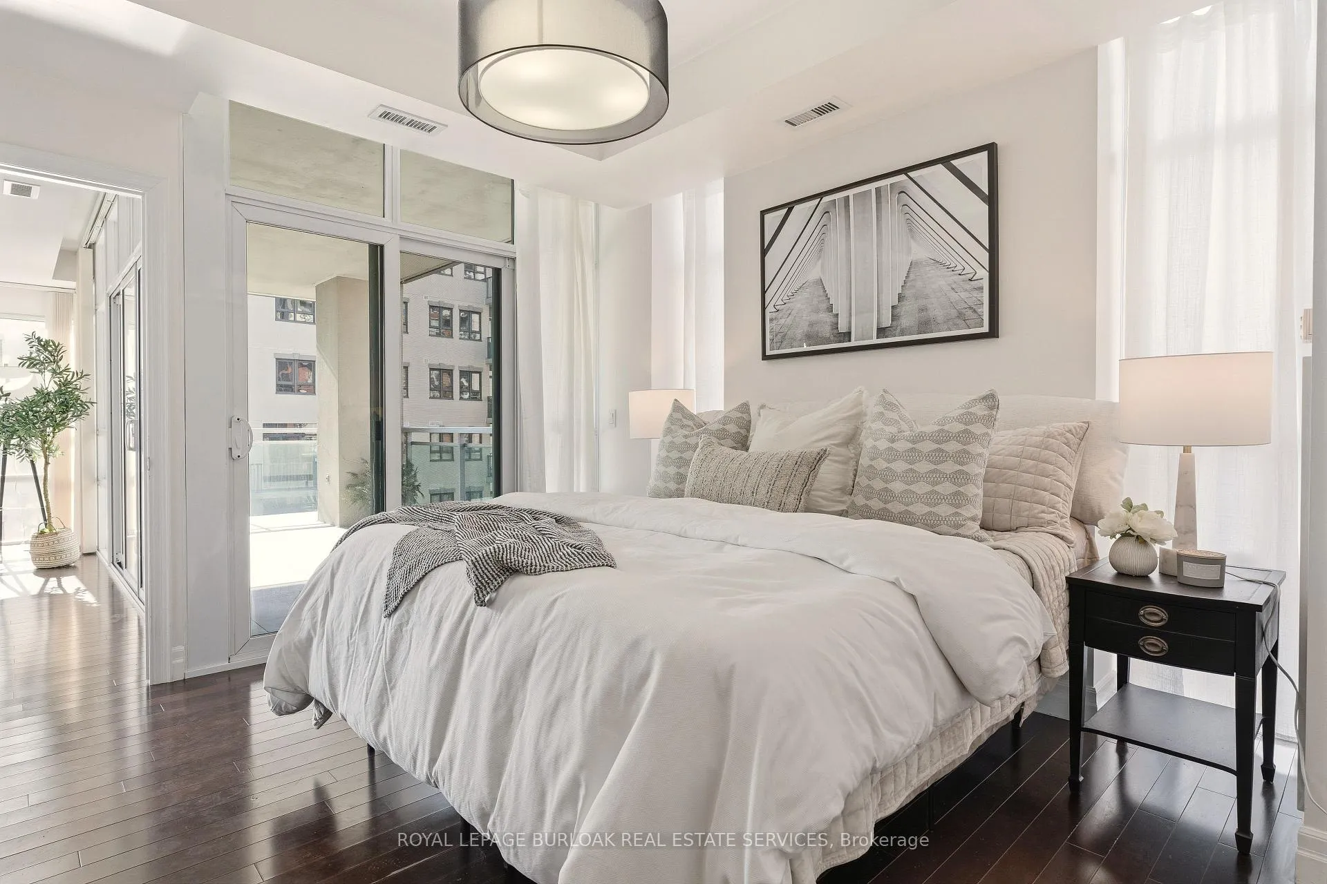 Photo 19 of Unit 804, 360 Pearl Street, Burlington, Brant — HOMEH