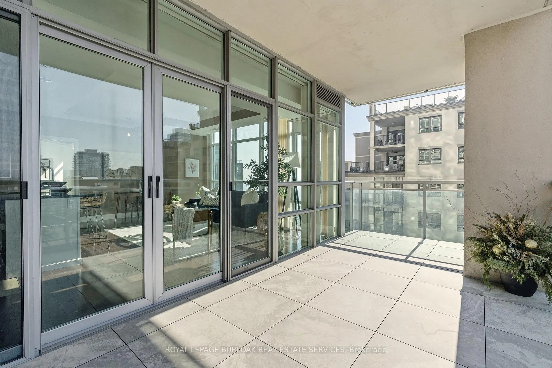 Photo 25 of Unit 804, 360 Pearl Street, Burlington, Brant — HOMEH