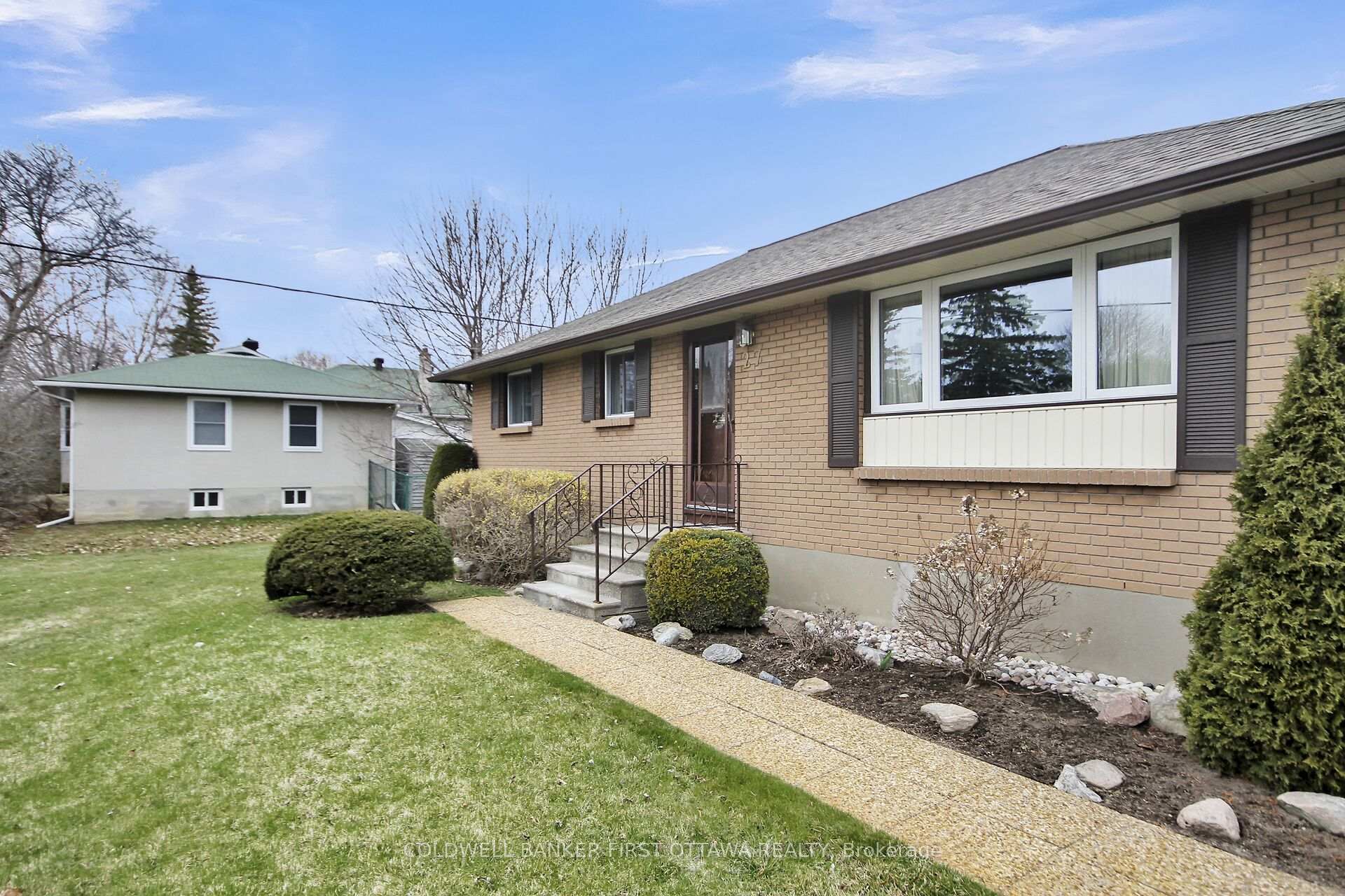 Photo 3 of 27 Indian Road, Ottawa, Meadowlands/St. Claire Gardens — HOMEH