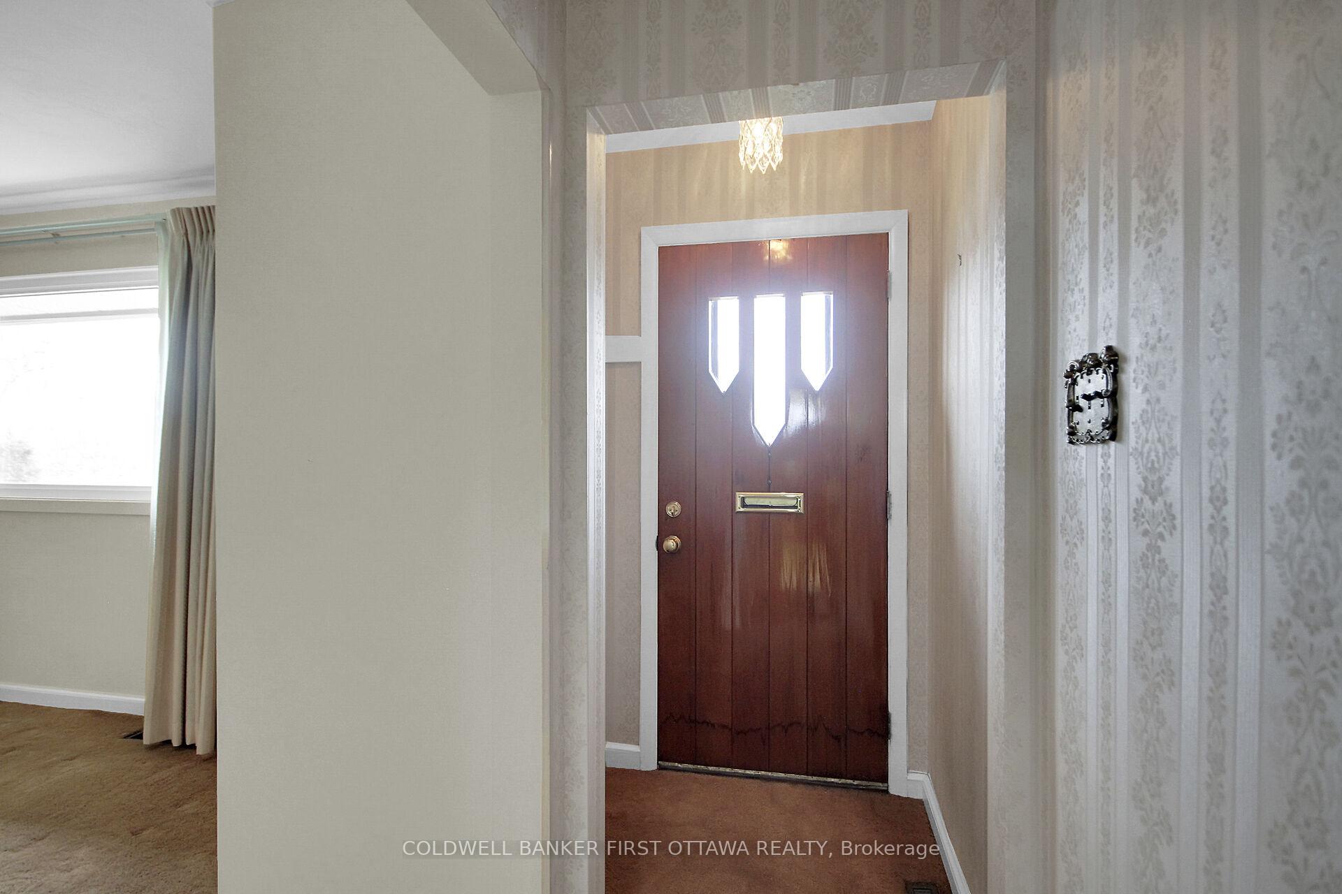 Photo 4 of 27 Indian Road, Ottawa, Meadowlands/St. Claire Gardens — HOMEH