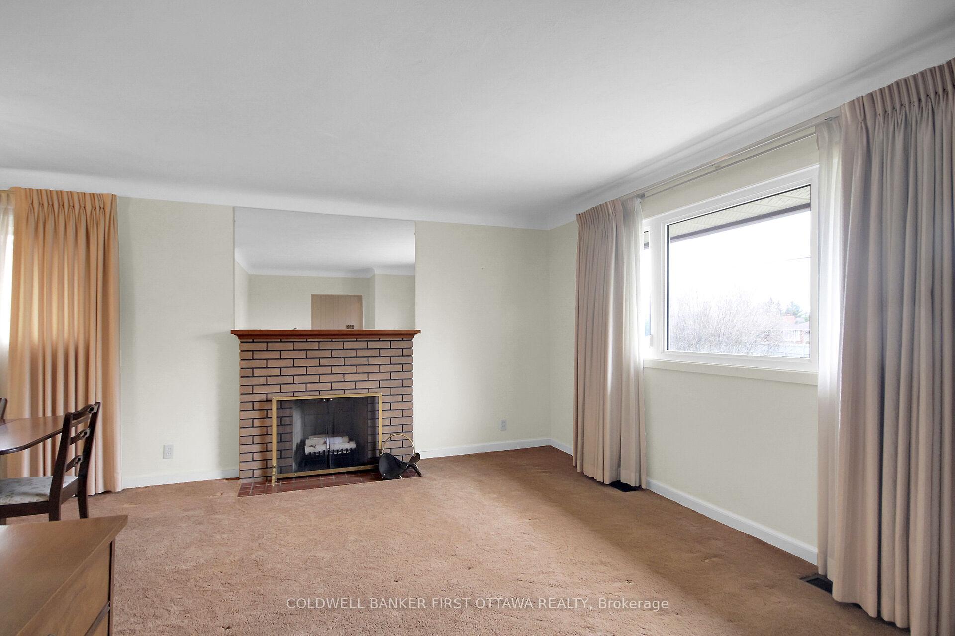 Photo 5 of 27 Indian Road, Ottawa, Meadowlands/St. Claire Gardens — HOMEH
