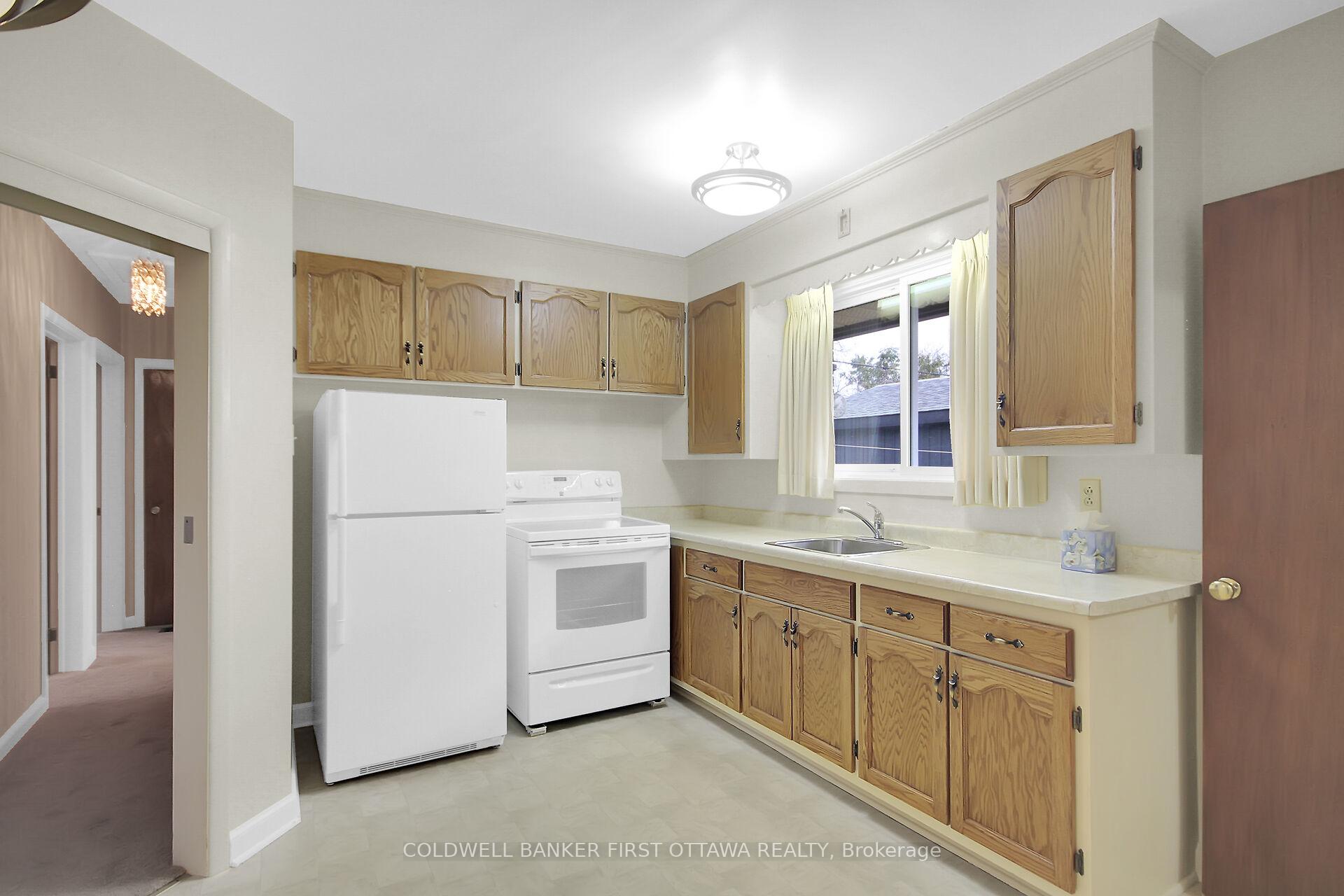 Photo 9 of 27 Indian Road, Ottawa, Meadowlands/St. Claire Gardens — HOMEH