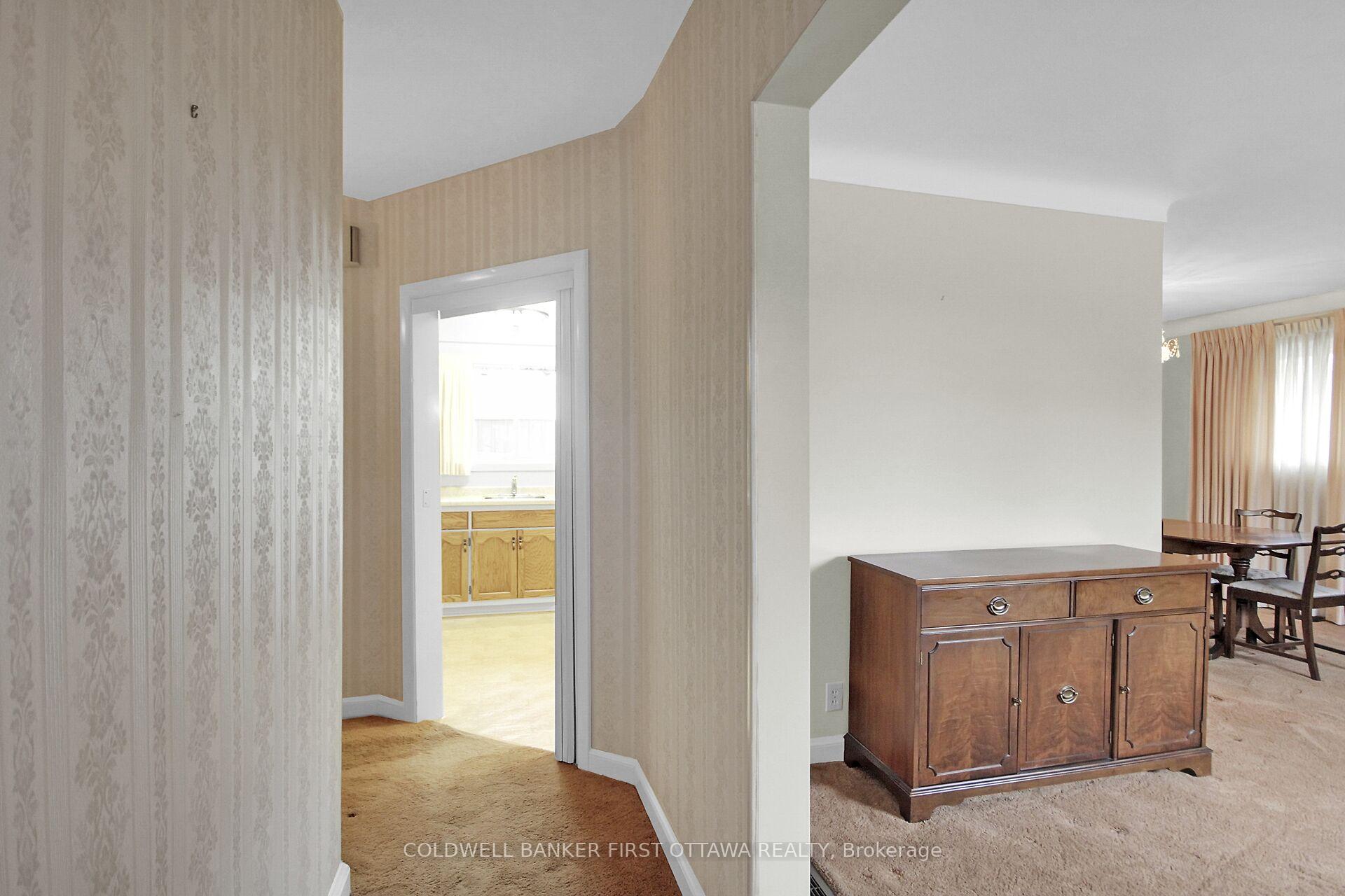 Photo 11 of 27 Indian Road, Ottawa, Meadowlands/St. Claire Gardens — HOMEH