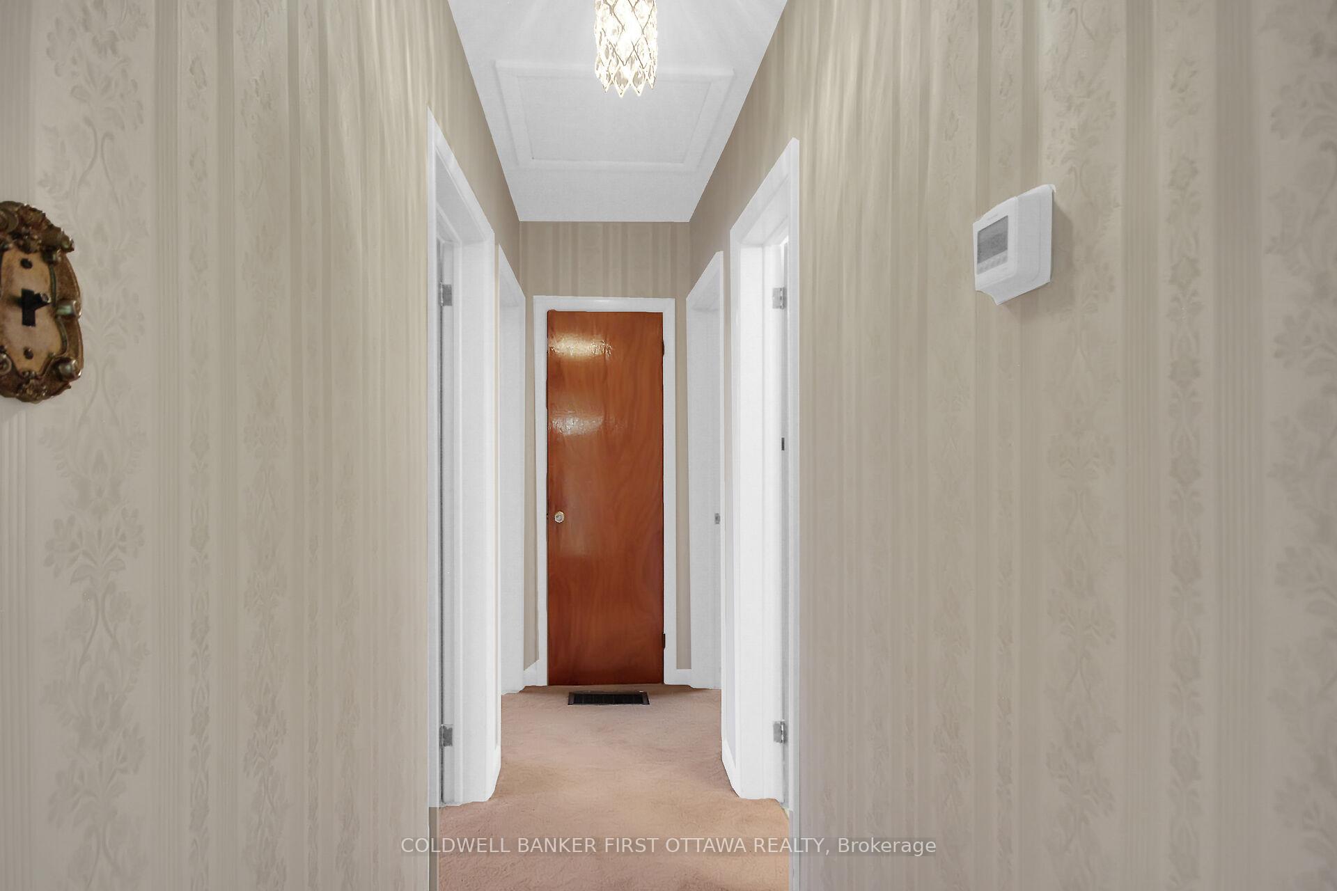 Photo 12 of 27 Indian Road, Ottawa, Meadowlands/St. Claire Gardens — HOMEH