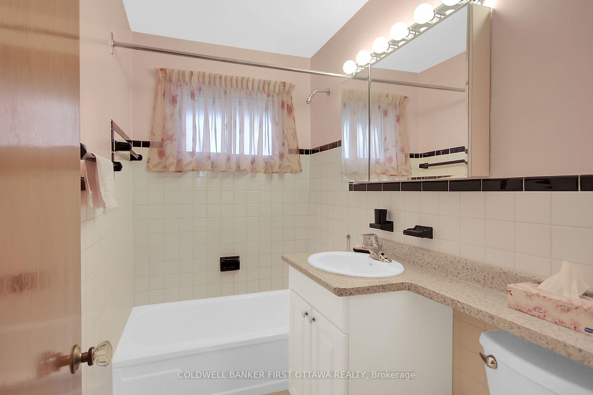 Photo 16 of 27 Indian Road, Ottawa, Meadowlands/St. Claire Gardens — HOMEH