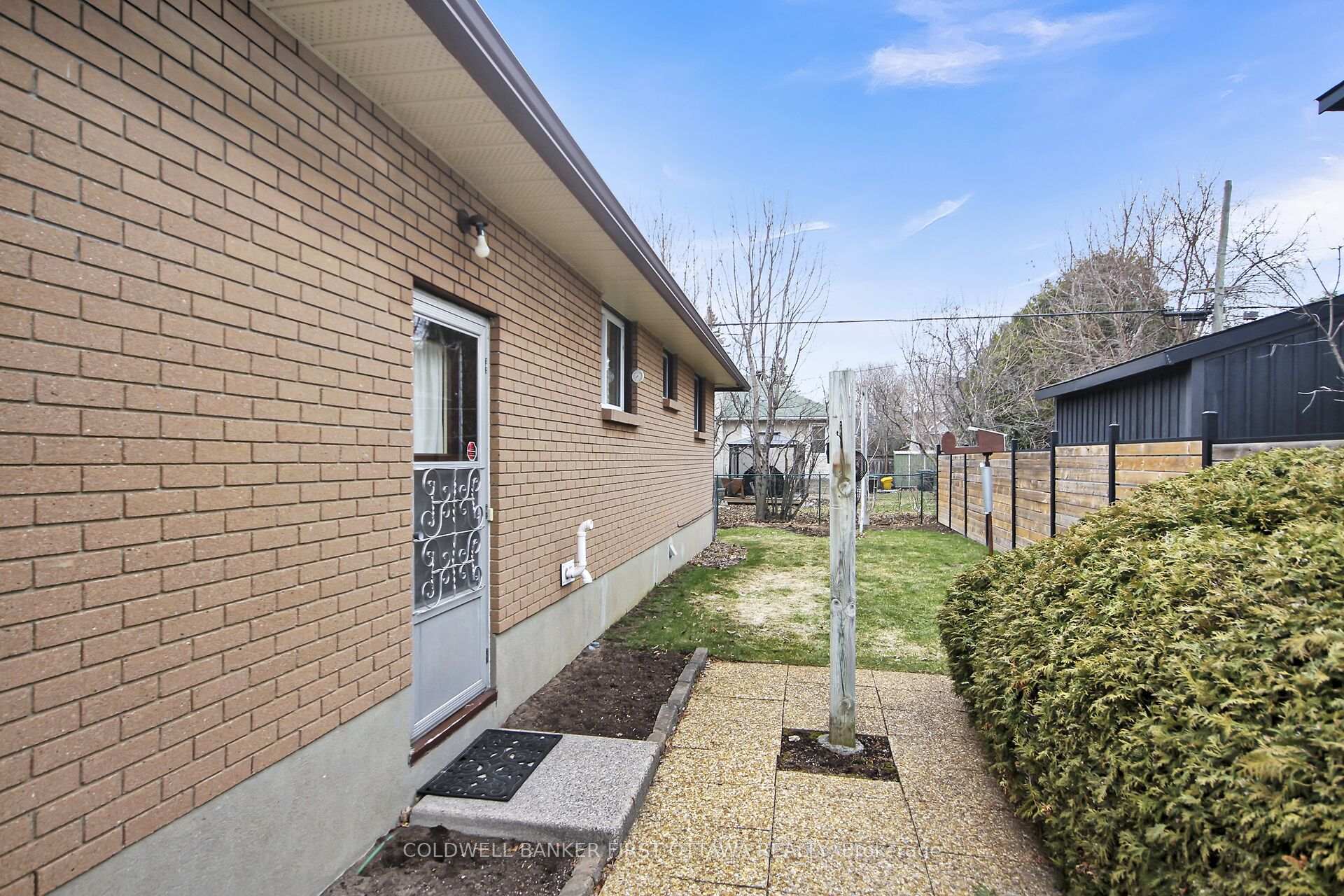 Photo 21 of 27 Indian Road, Ottawa, Meadowlands/St. Claire Gardens — HOMEH