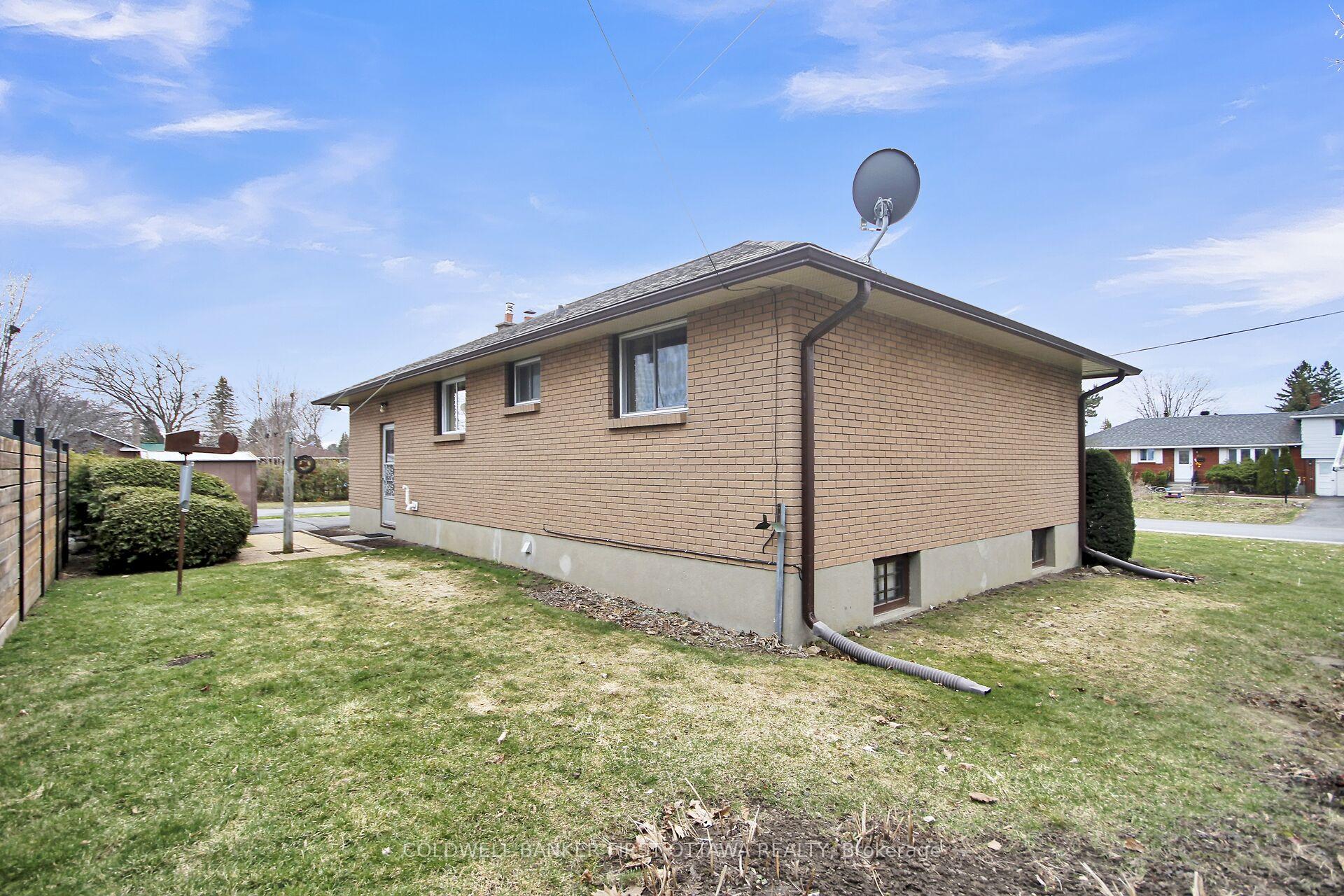Photo 22 of 27 Indian Road, Ottawa, Meadowlands/St. Claire Gardens — HOMEH