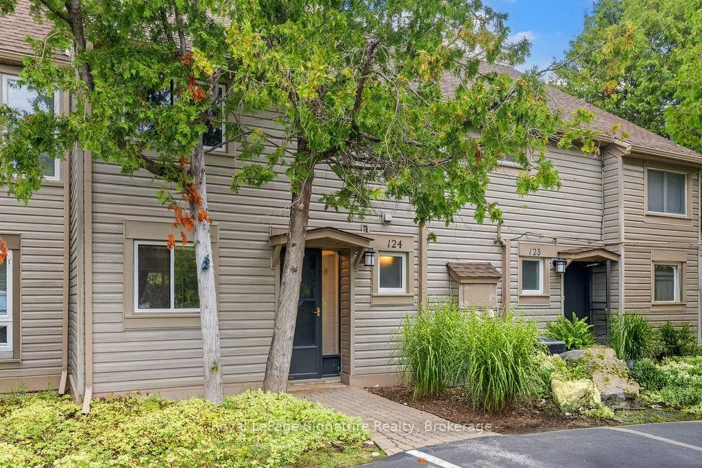 Photo 3 of 124 Escarpment Crescent, Collingwood — HOMEH