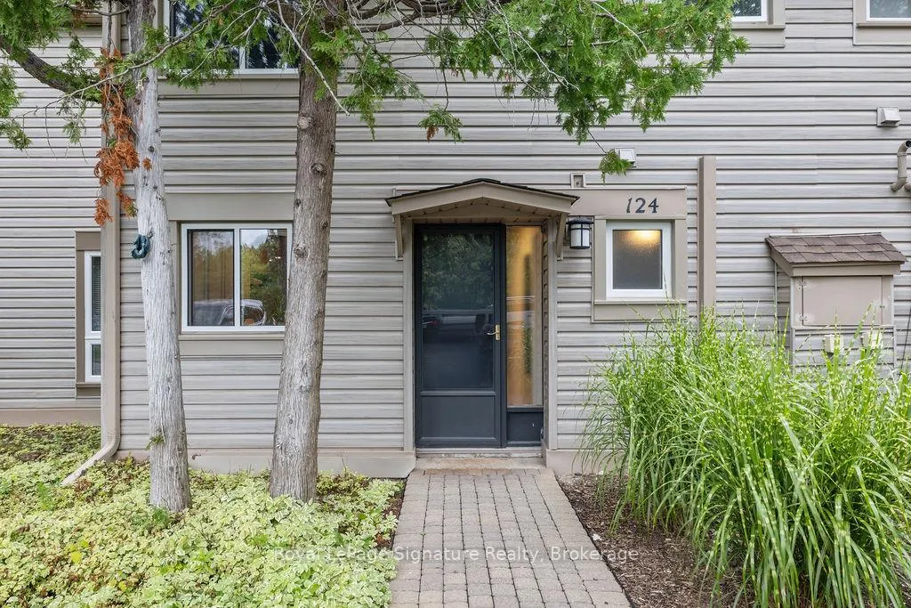 Photo 4 of 124 Escarpment Crescent, Collingwood — HOMEH