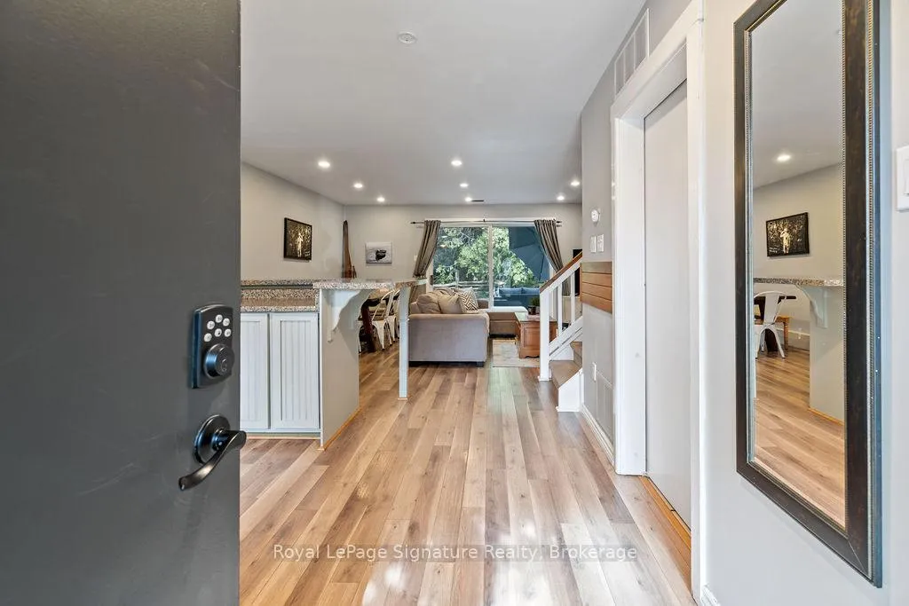 Photo 5 of 124 Escarpment Crescent, Collingwood — HOMEH