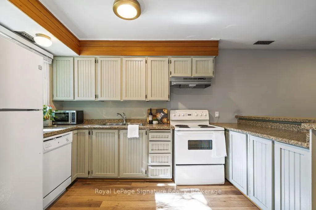 Photo 8 of 124 Escarpment Crescent, Collingwood — HOMEH